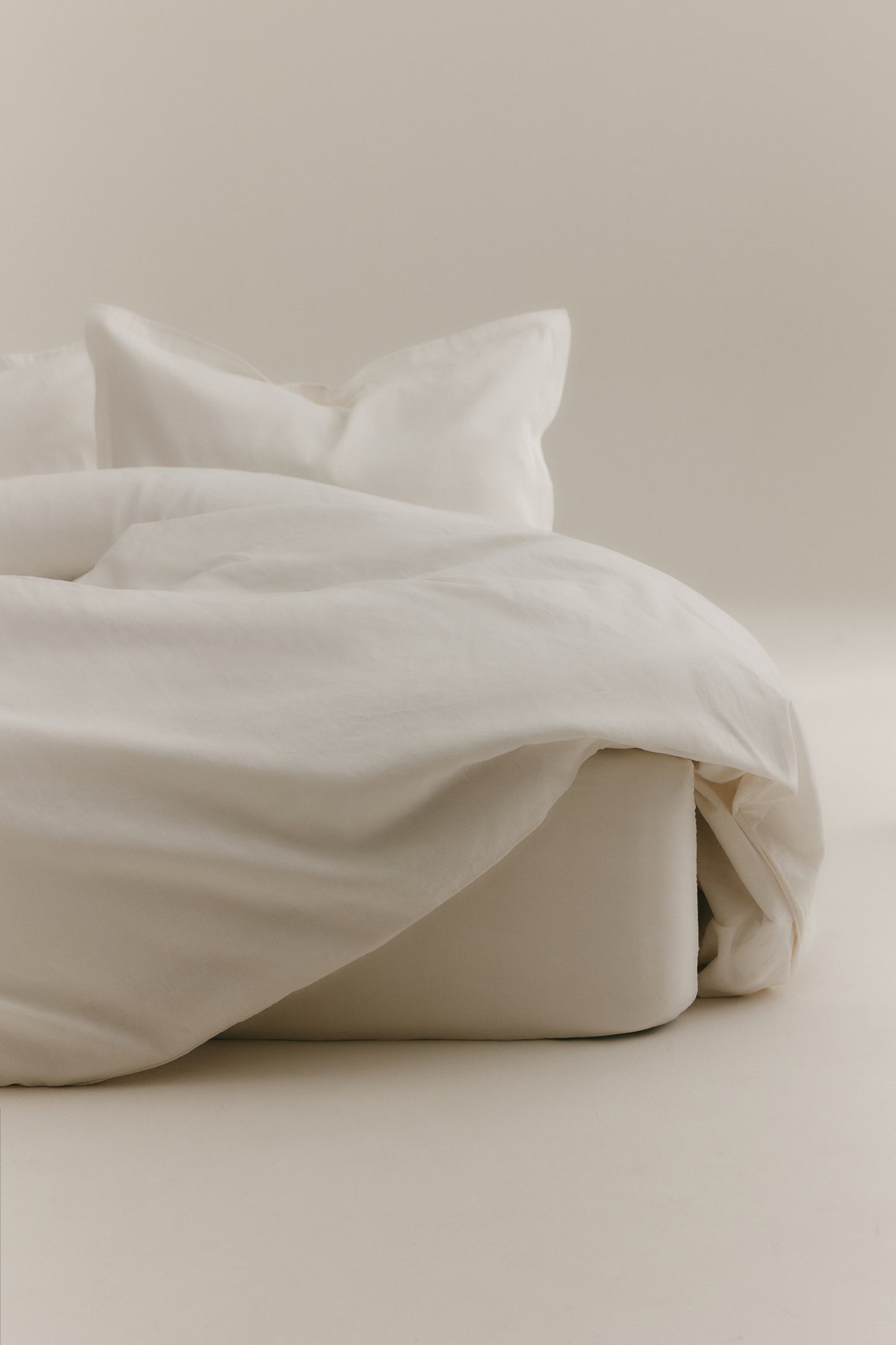 Linen Duvet Cover and Pillow Sham Set in White