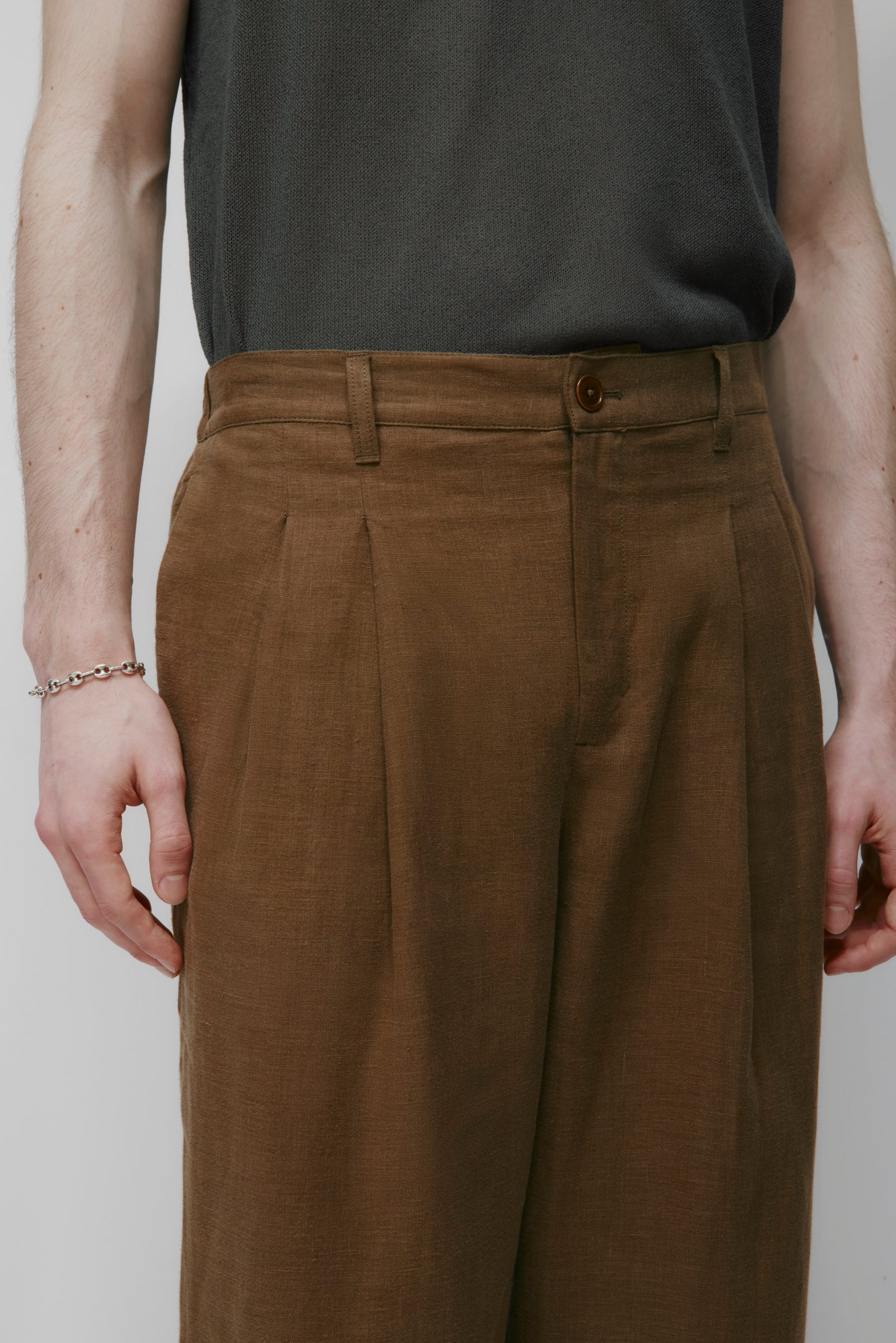 Men's Sila Linen Trouser in Teak