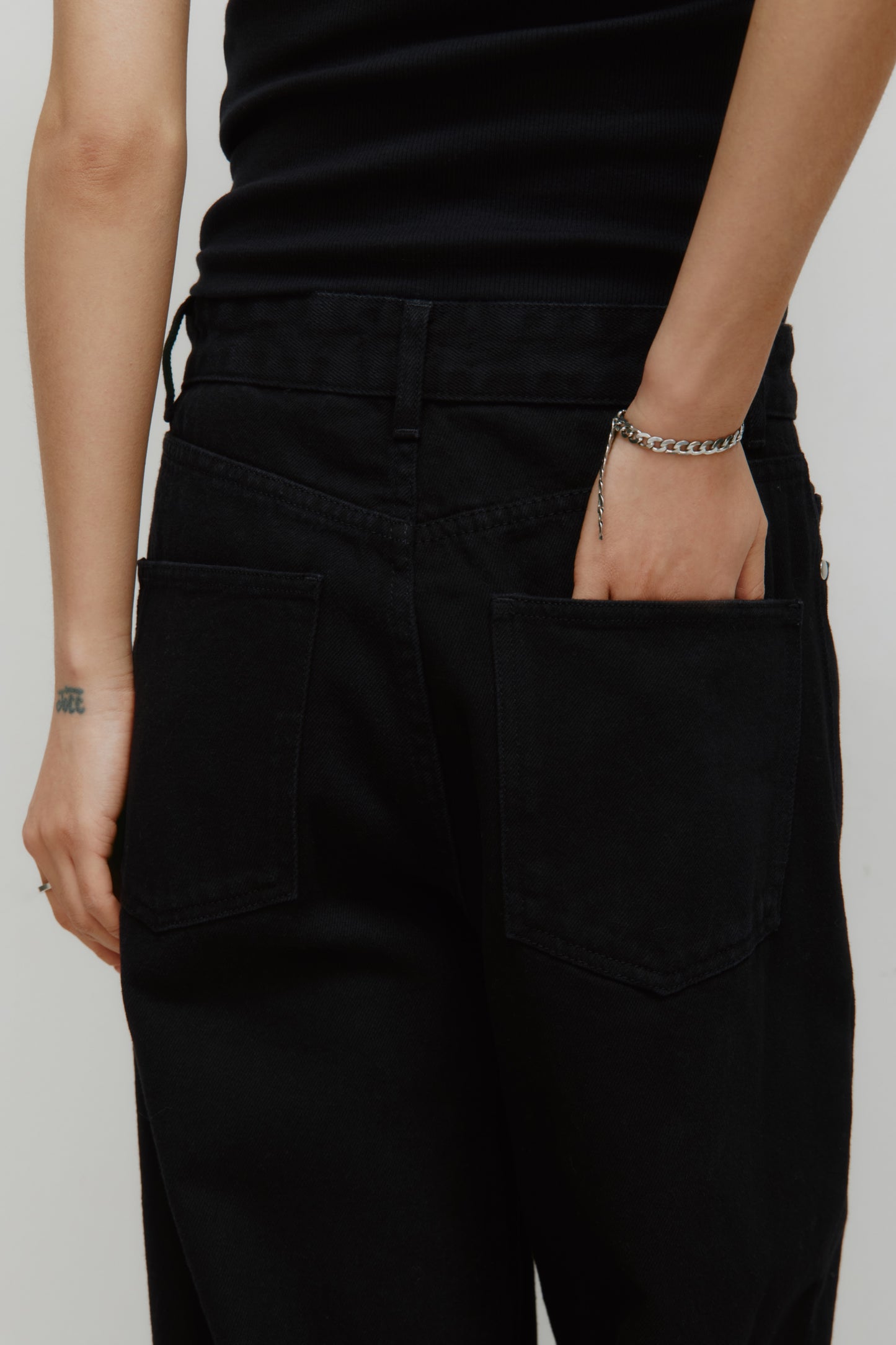 Unisex Antifit Denim in Black