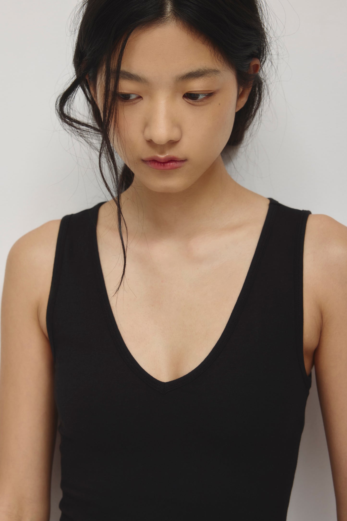 Women's Layn V-Neck Tanks in Black