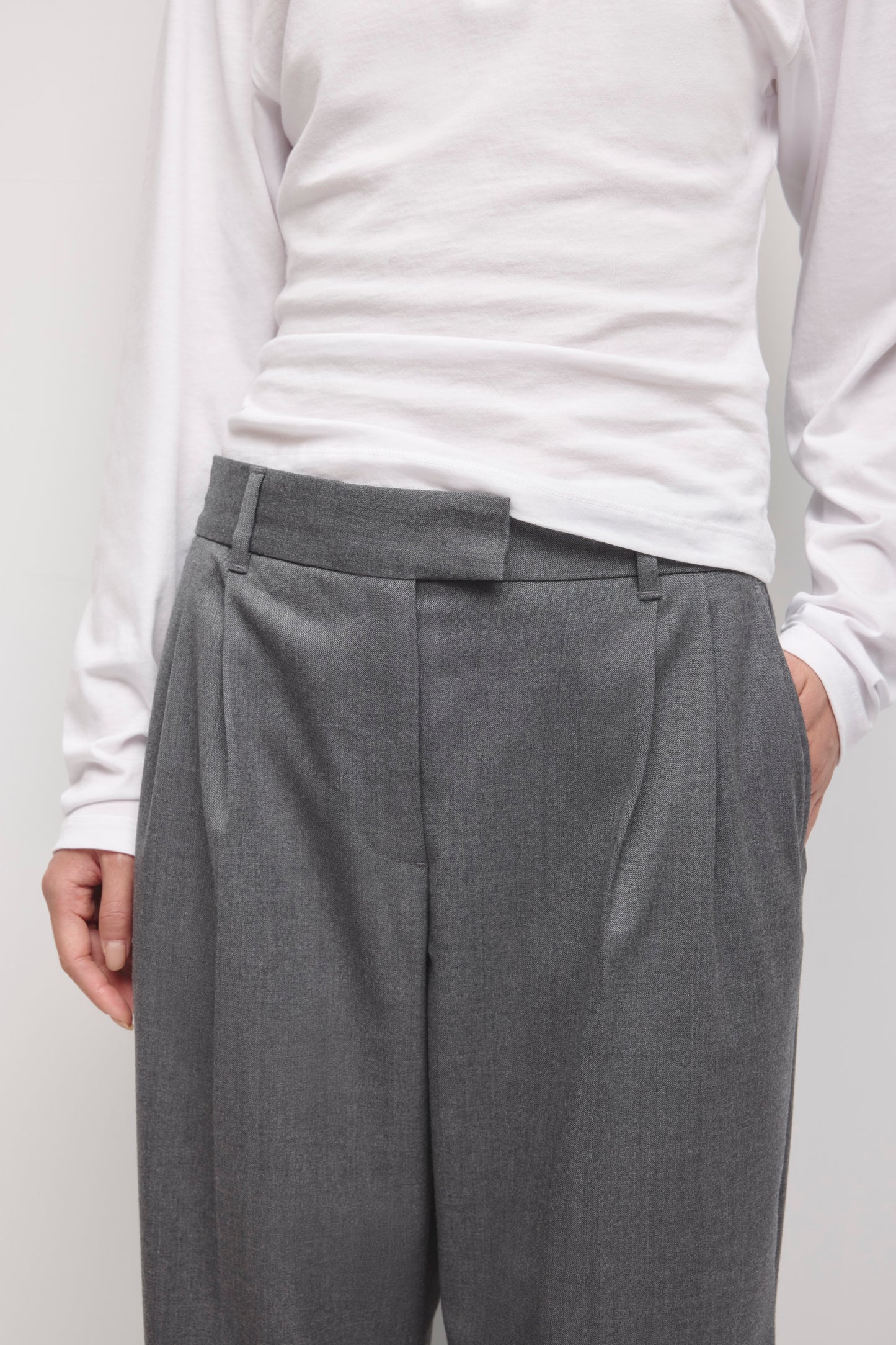 Women's Low Rise Pleated Trouser in Charcoal Mix