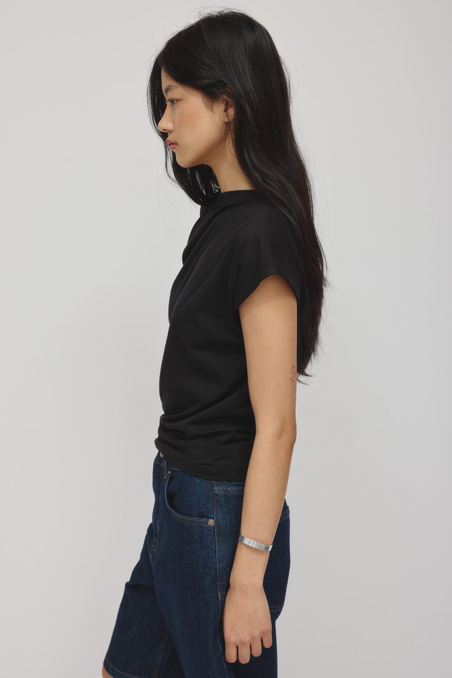 Women's Mina Twisted Tee in Black