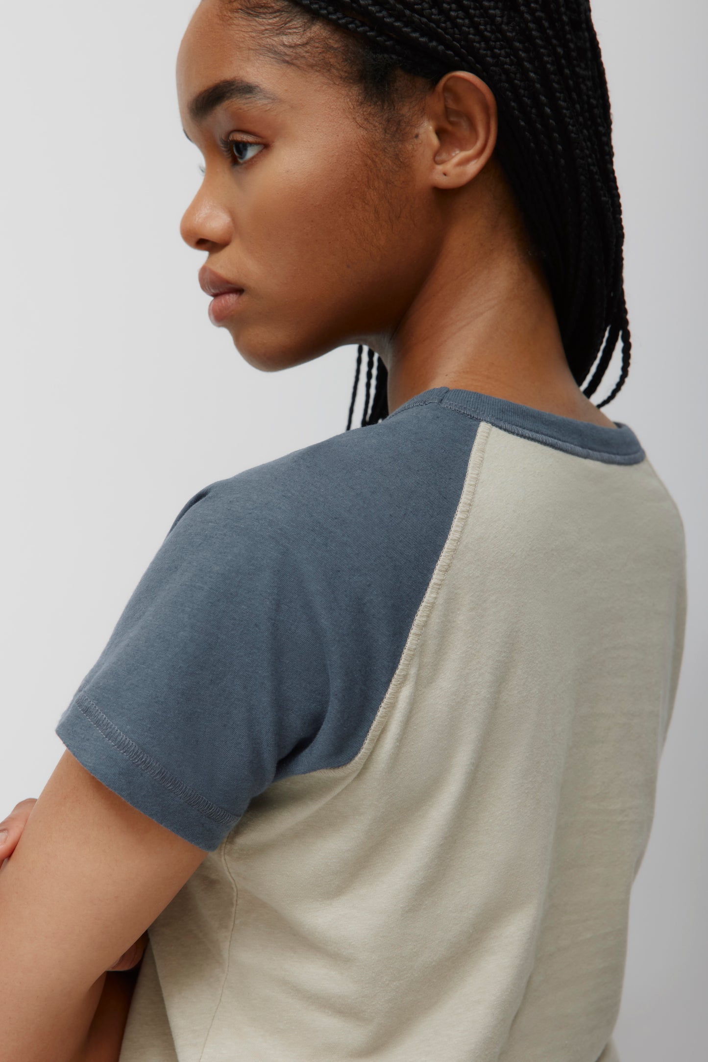 Women's Nassim Varsity Tee in Dune Grass/Dark Slate