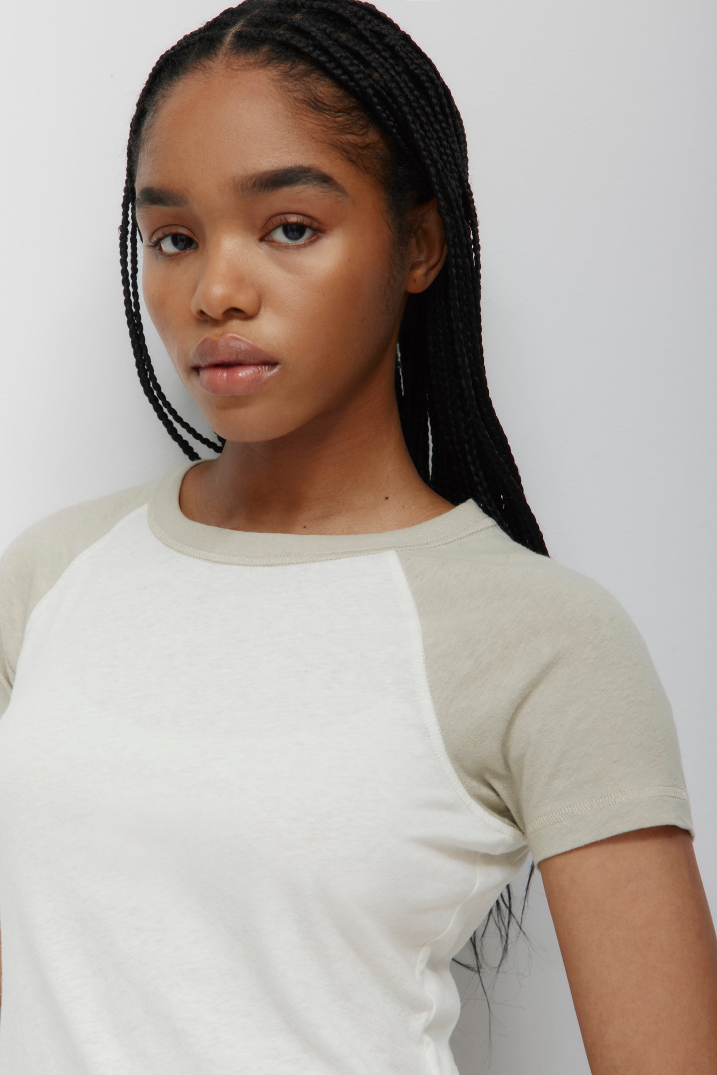 Women's Nassim Varsity Tee in Marshmallow/Dune Grass
