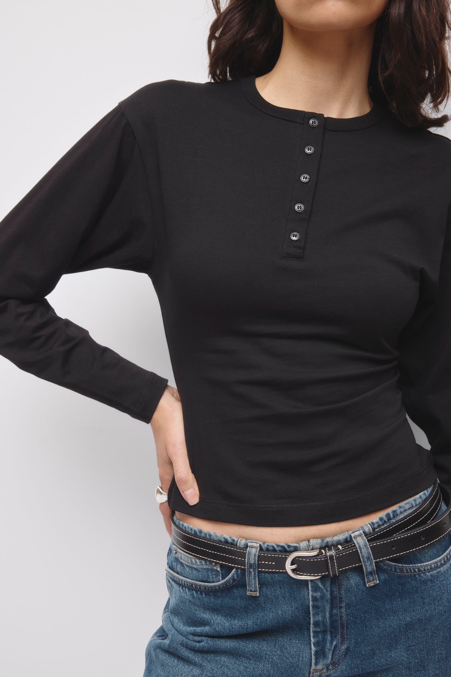Women's Shaped Henley Longsleeve in Black