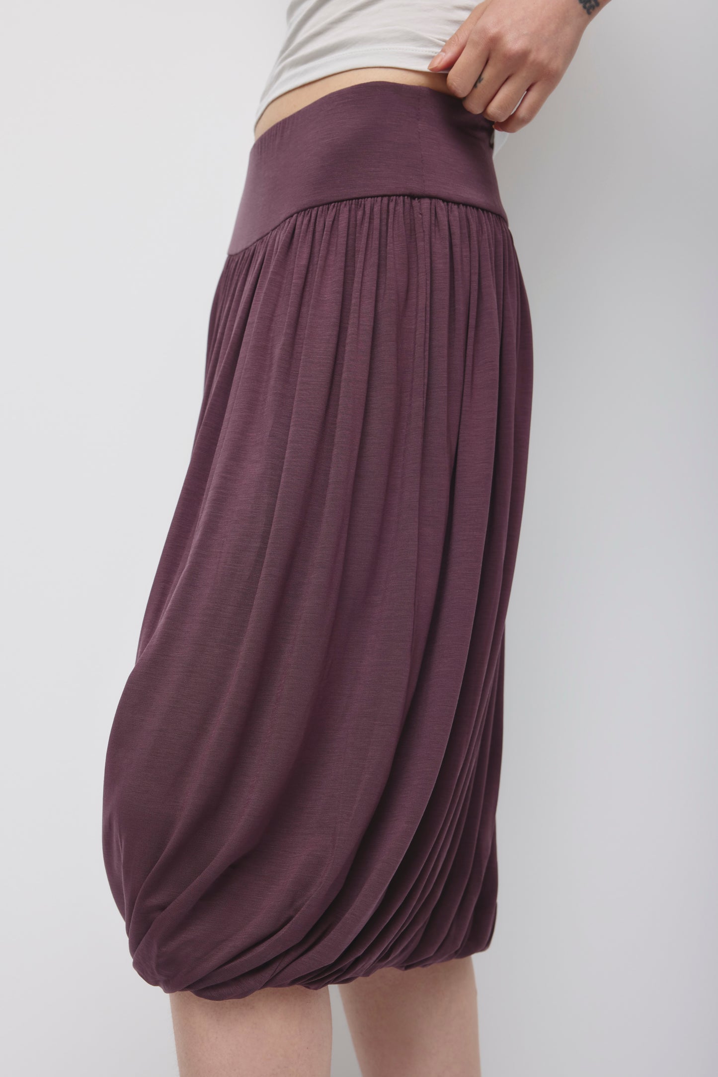 Women's Yazi Balloon Skirt in Chocolate Plum