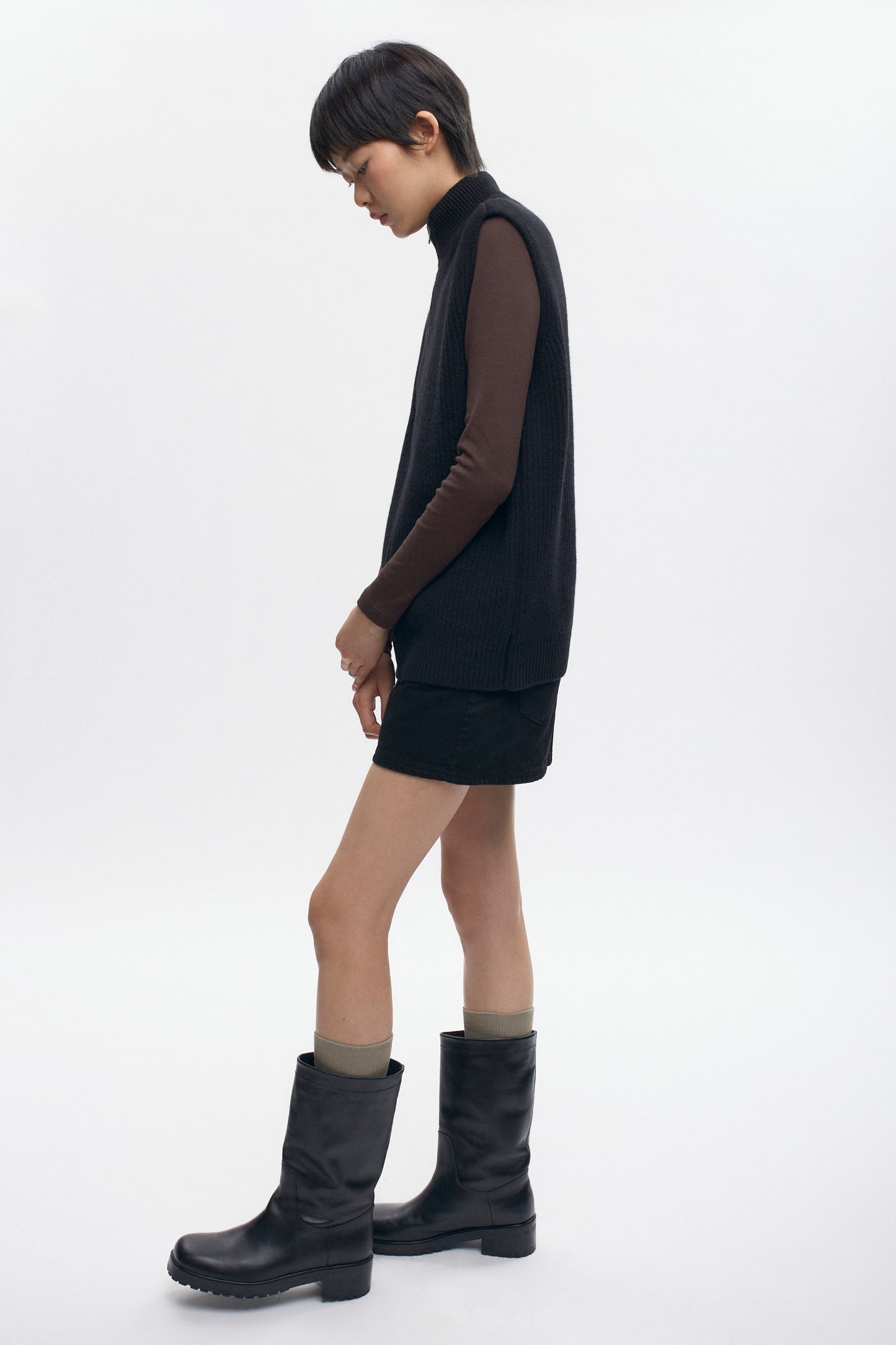 Women's Zip Sweater Vest in Black