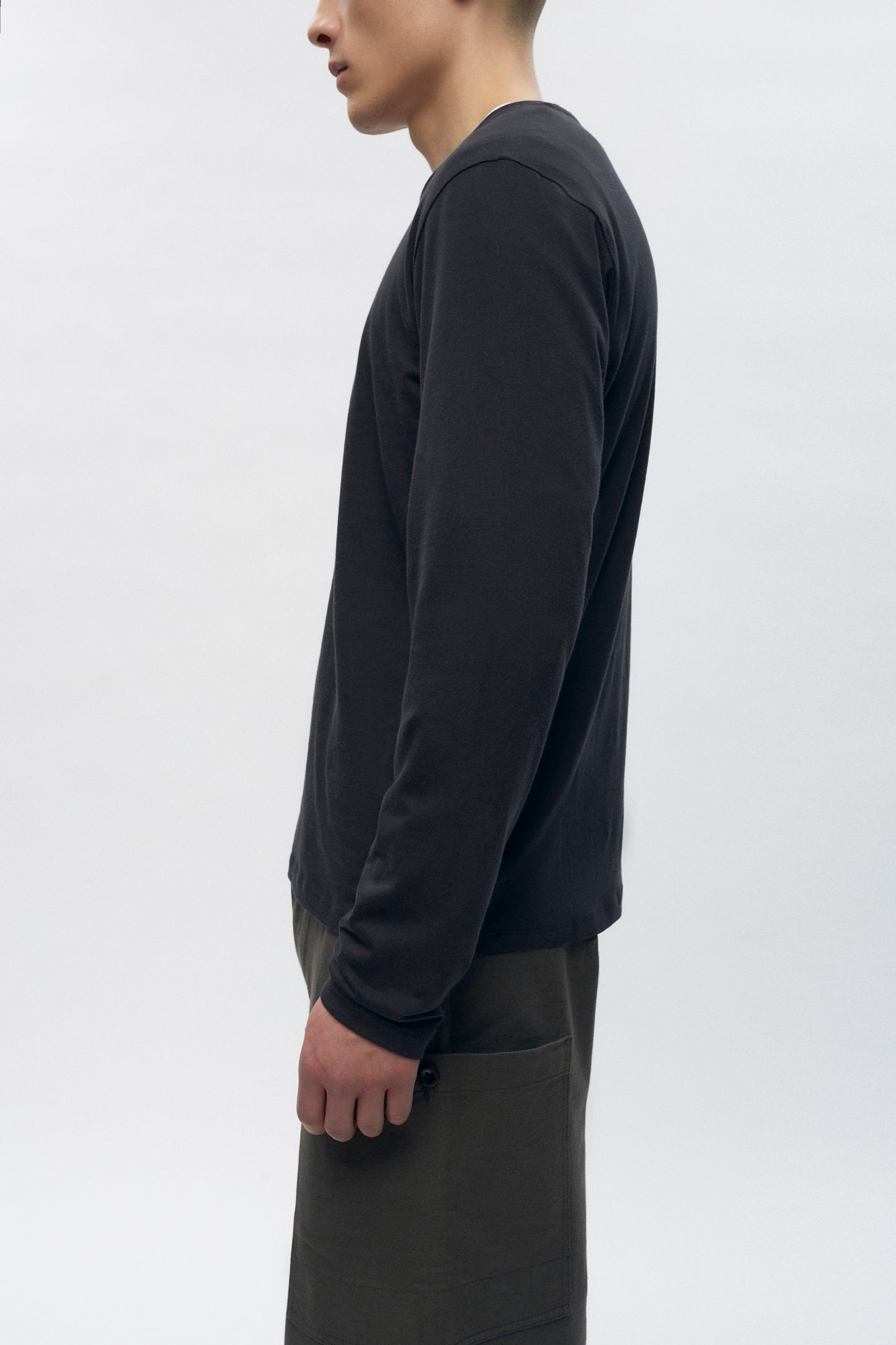 Men's Essential Longsleeve in Black