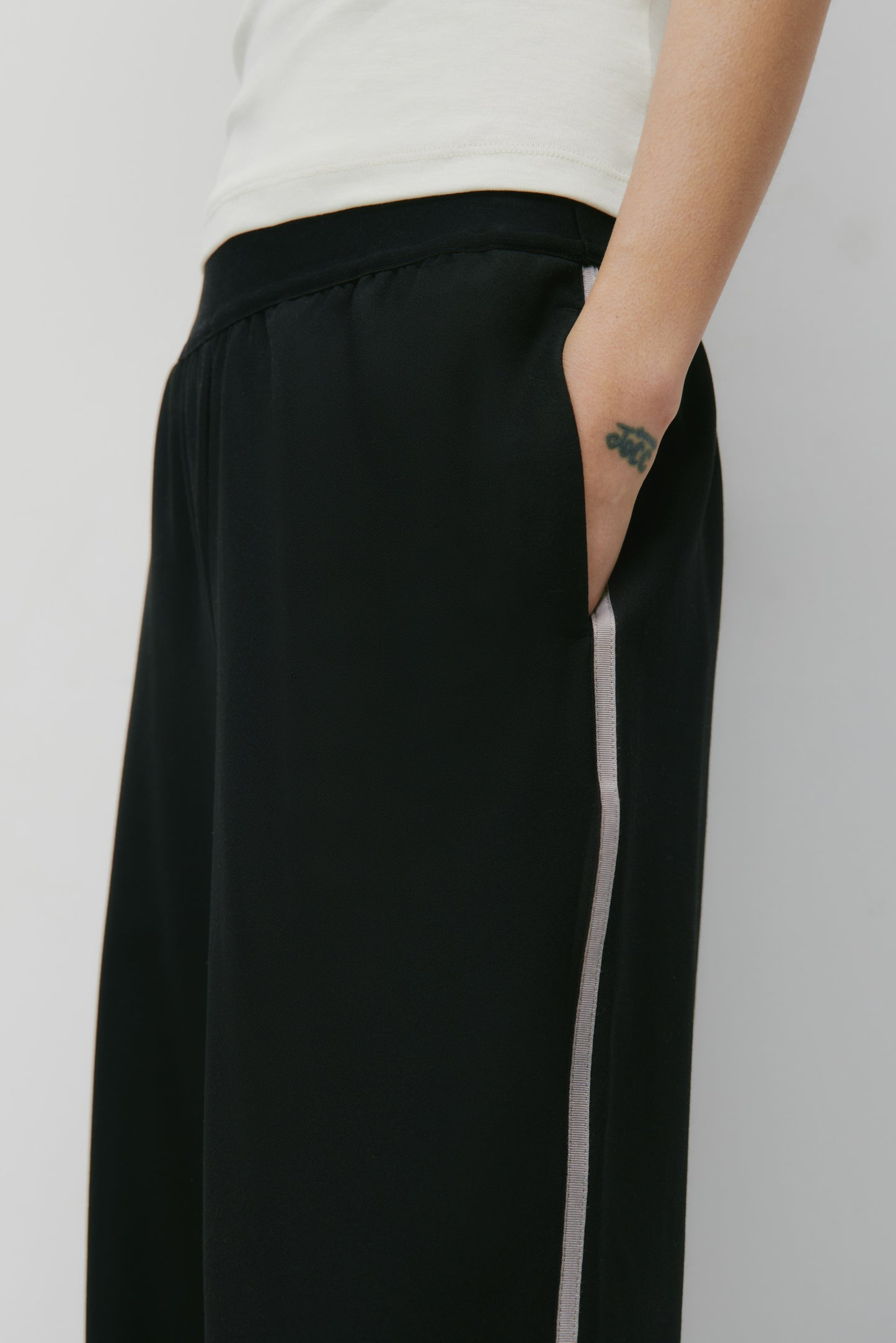 Women's Nady Track Pant in Black