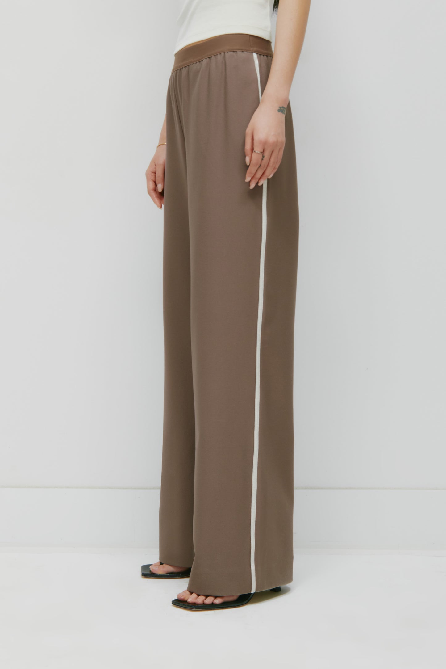Women's Nady Track Pant in Bark