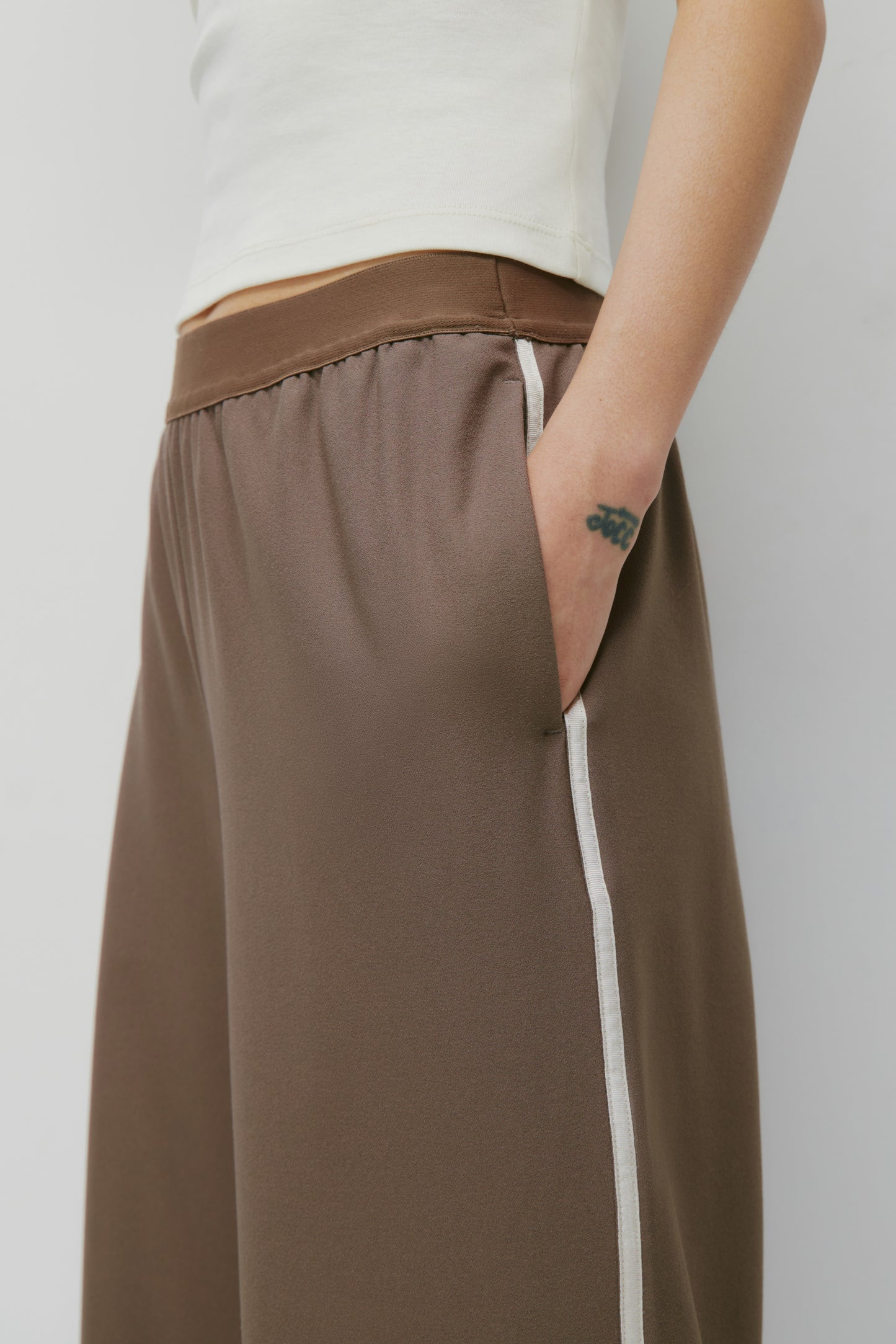 Women's Nady Track Pant in Bark