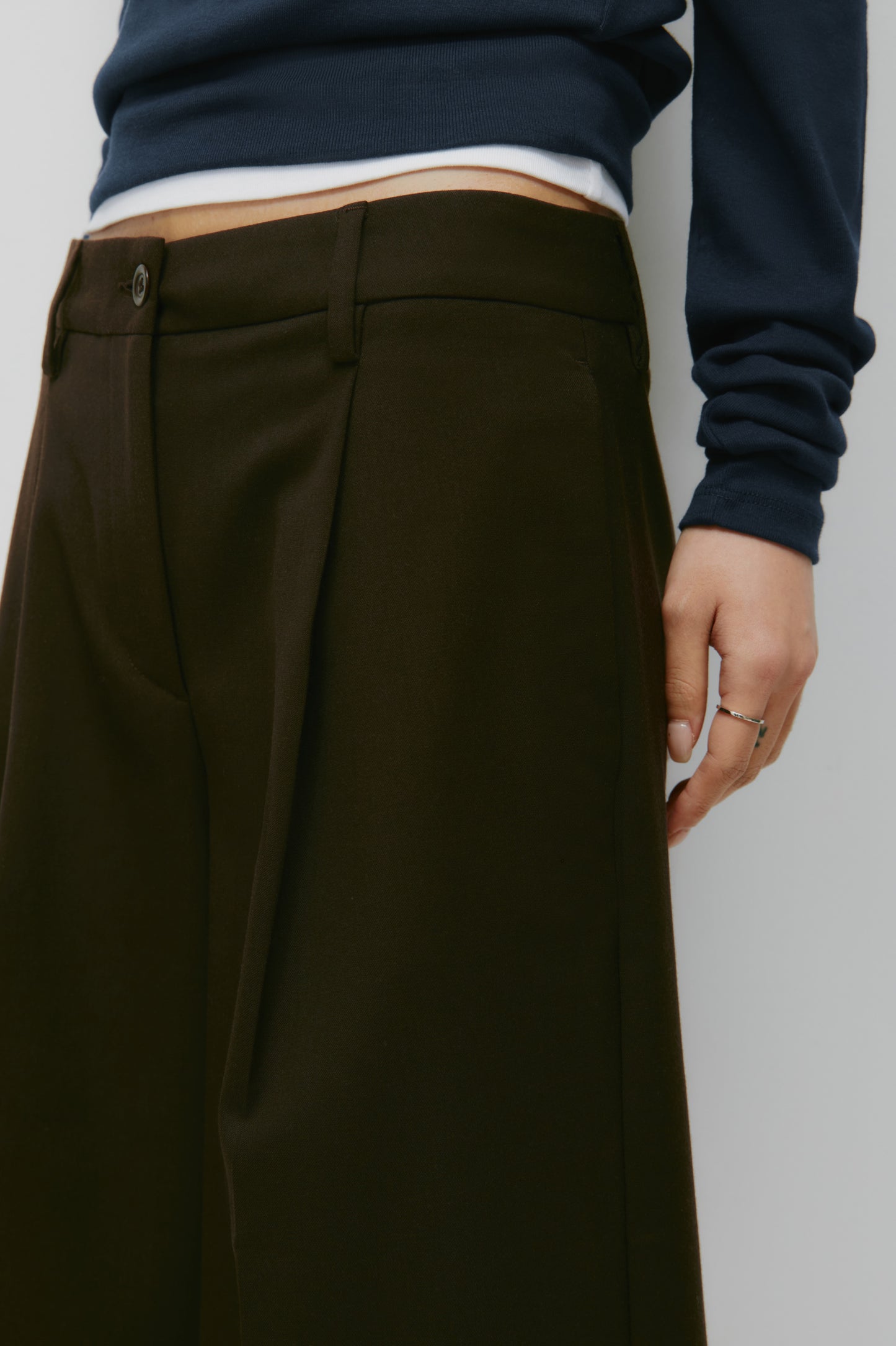 Women's Low Rise Trouser Short in Espresso