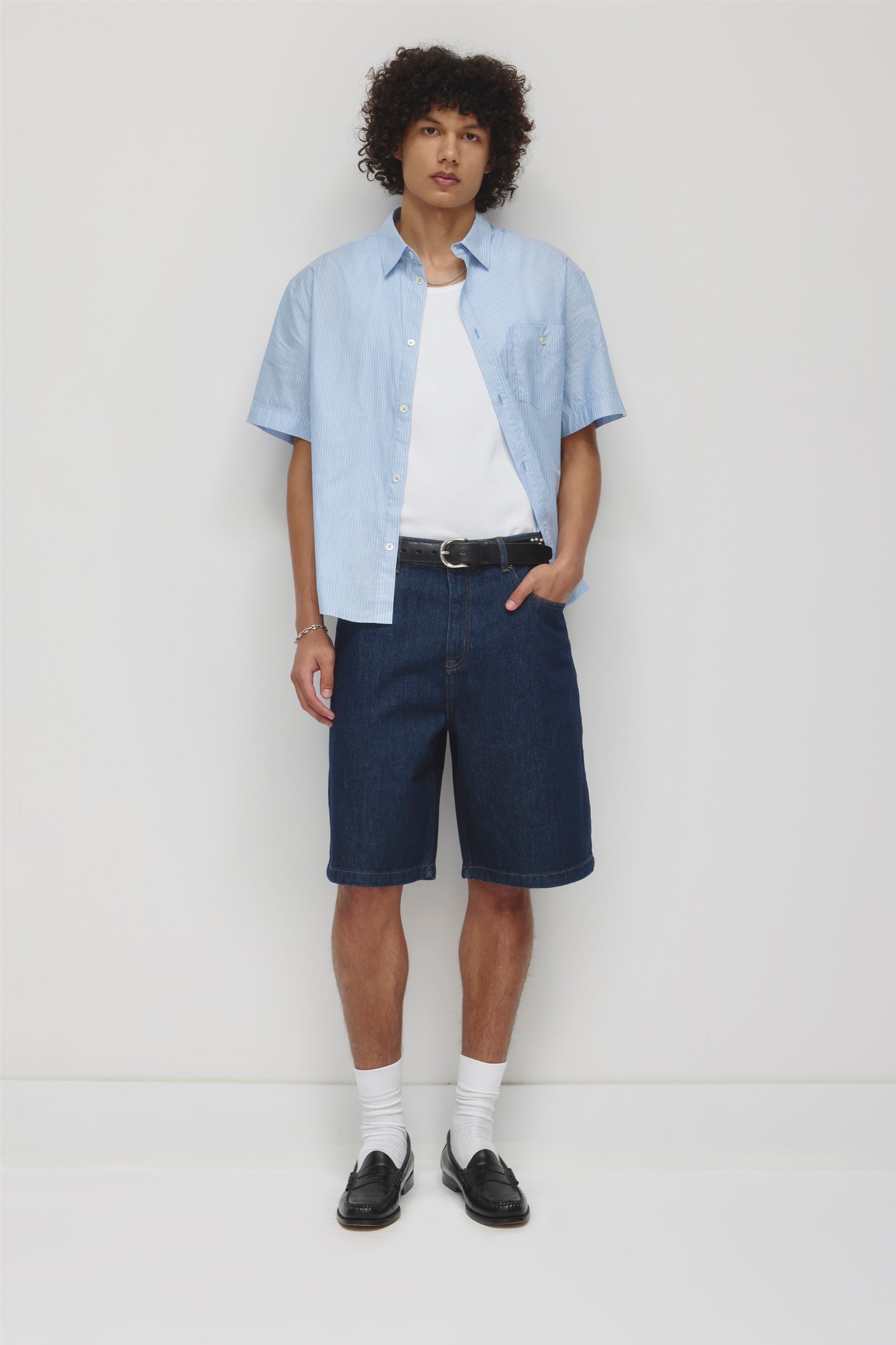 Unisex Antifit Denim Shorts in Dark Wash