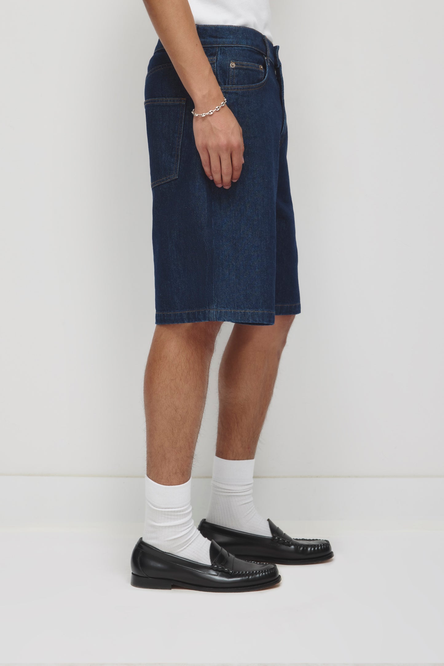 Unisex Antifit Denim Shorts in Dark Wash