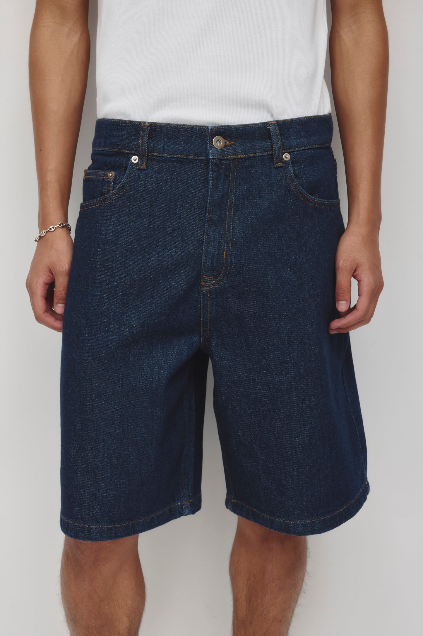 Unisex Antifit Denim Shorts in Dark Wash