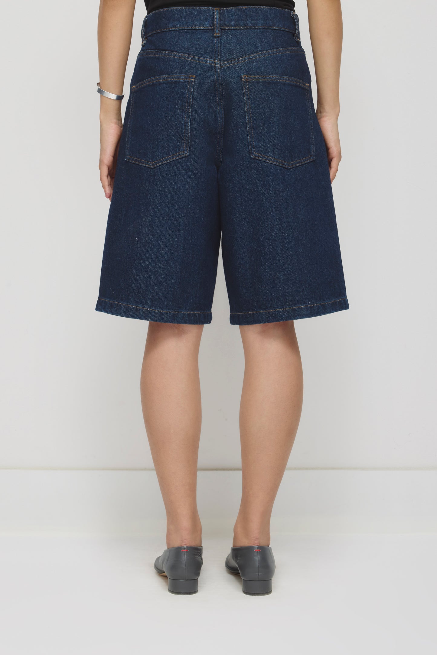 Unisex Antifit Denim Shorts in Dark Wash