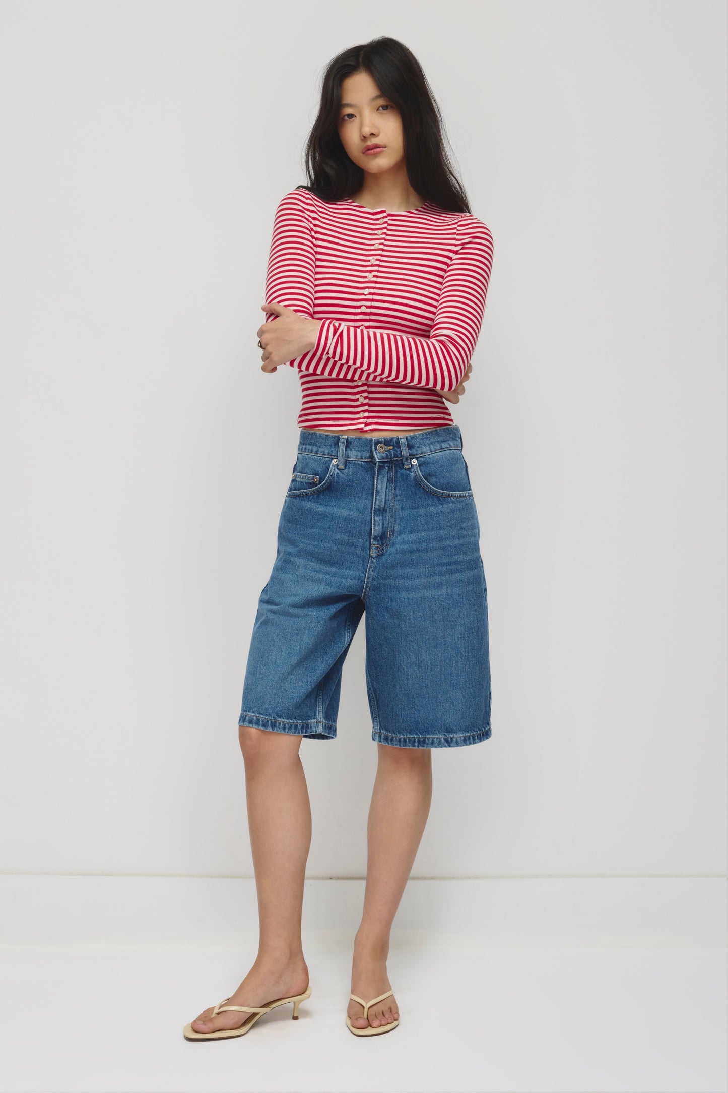 Unisex Antifit Denim Shorts in Medium Wash