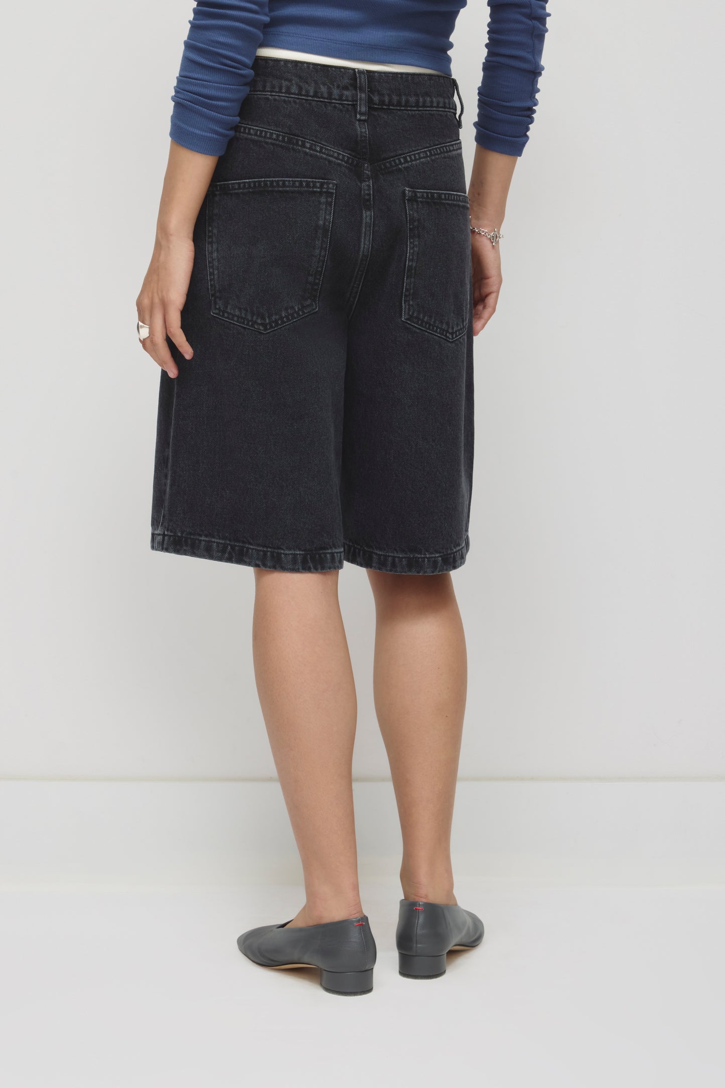 Unisex Antifit Denim Shorts in Washed Black