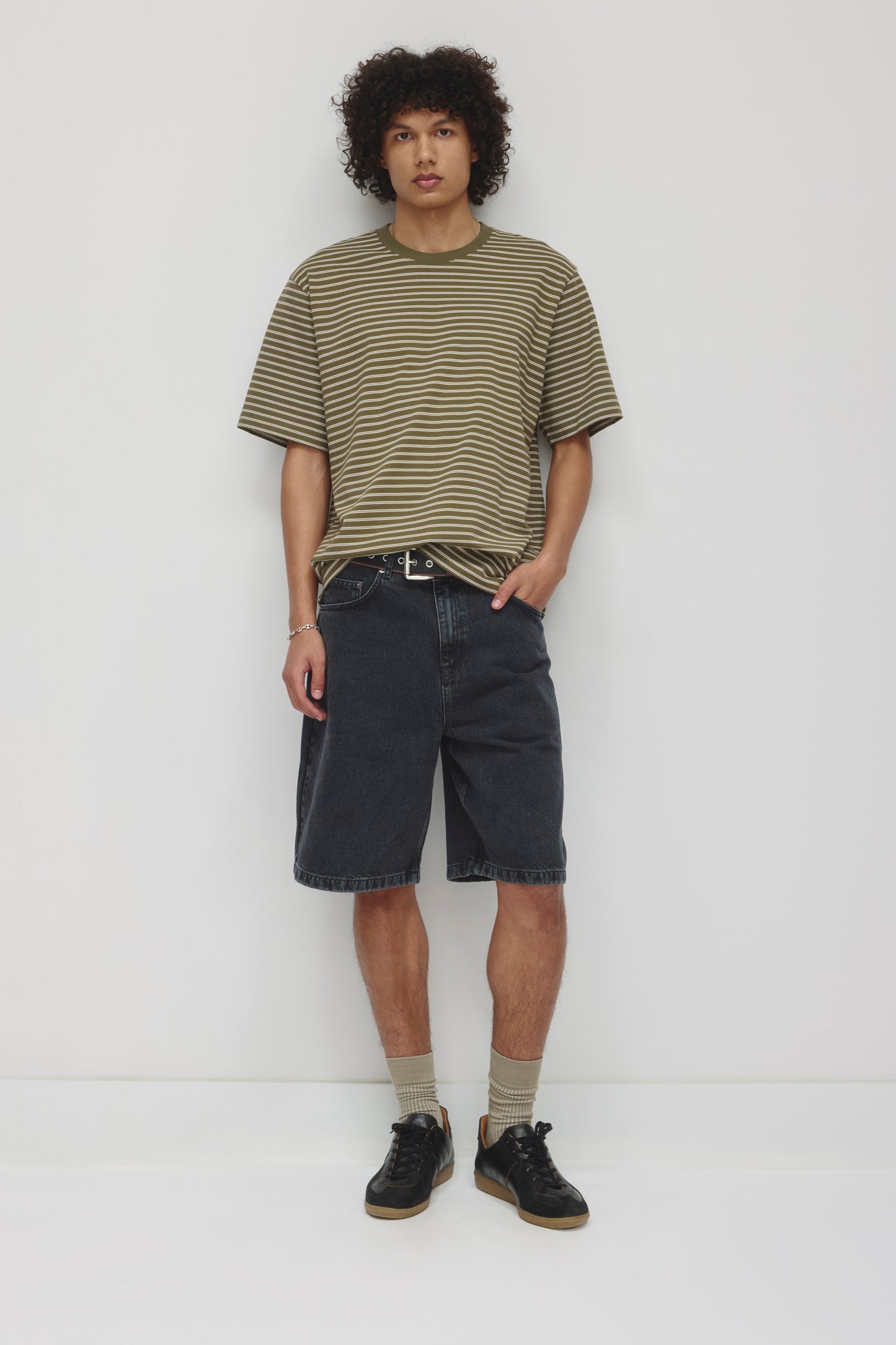 Unisex Antifit Denim Shorts in Washed Black