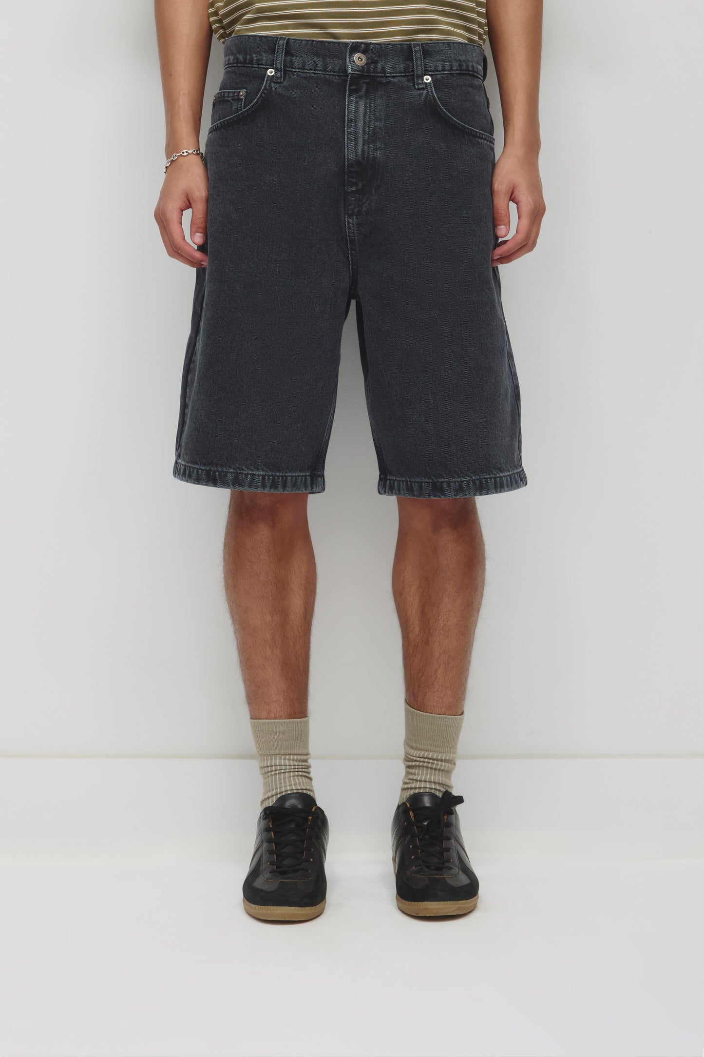 Unisex Antifit Denim Shorts in Washed Black