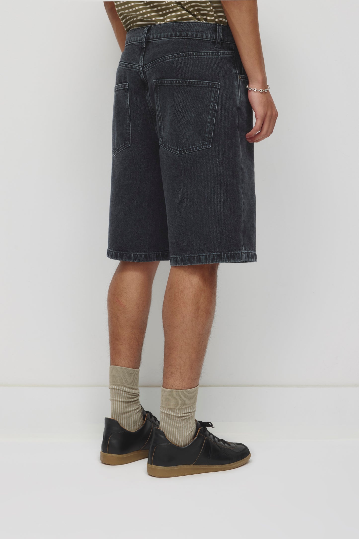 Unisex Antifit Denim Shorts in Washed Black