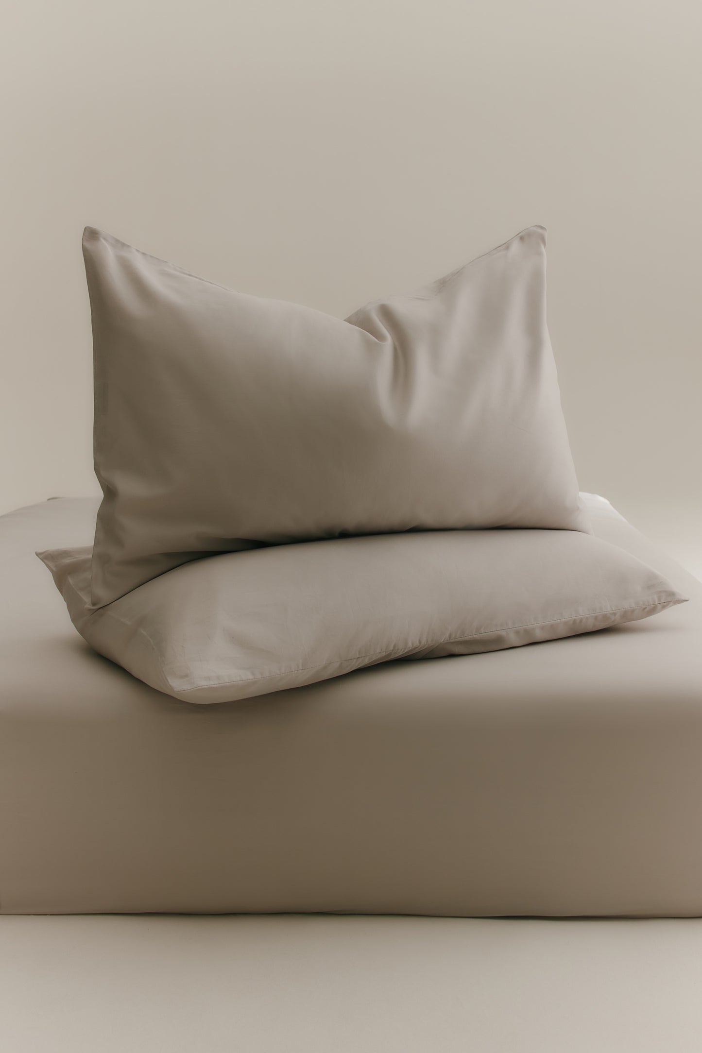 Fitted Sheet and Pillowcase Set in Aluminum