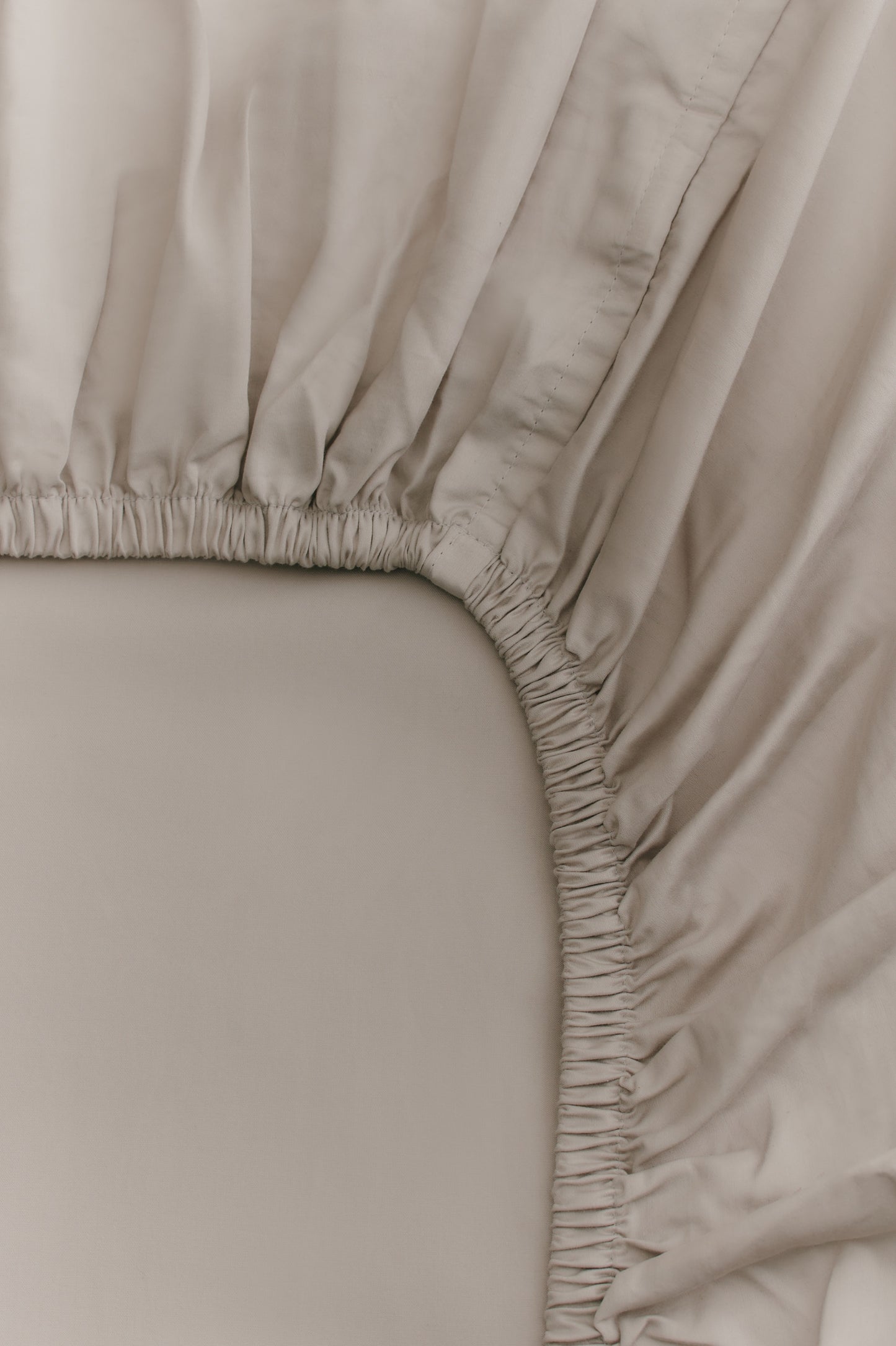 Fitted Sheet and Pillowcase Set in Aluminum