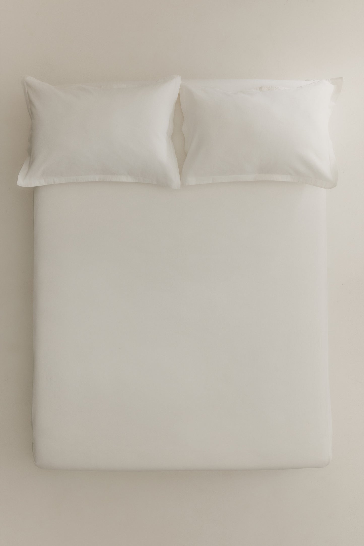 Linen Fitted Sheet and Pillow Set in White