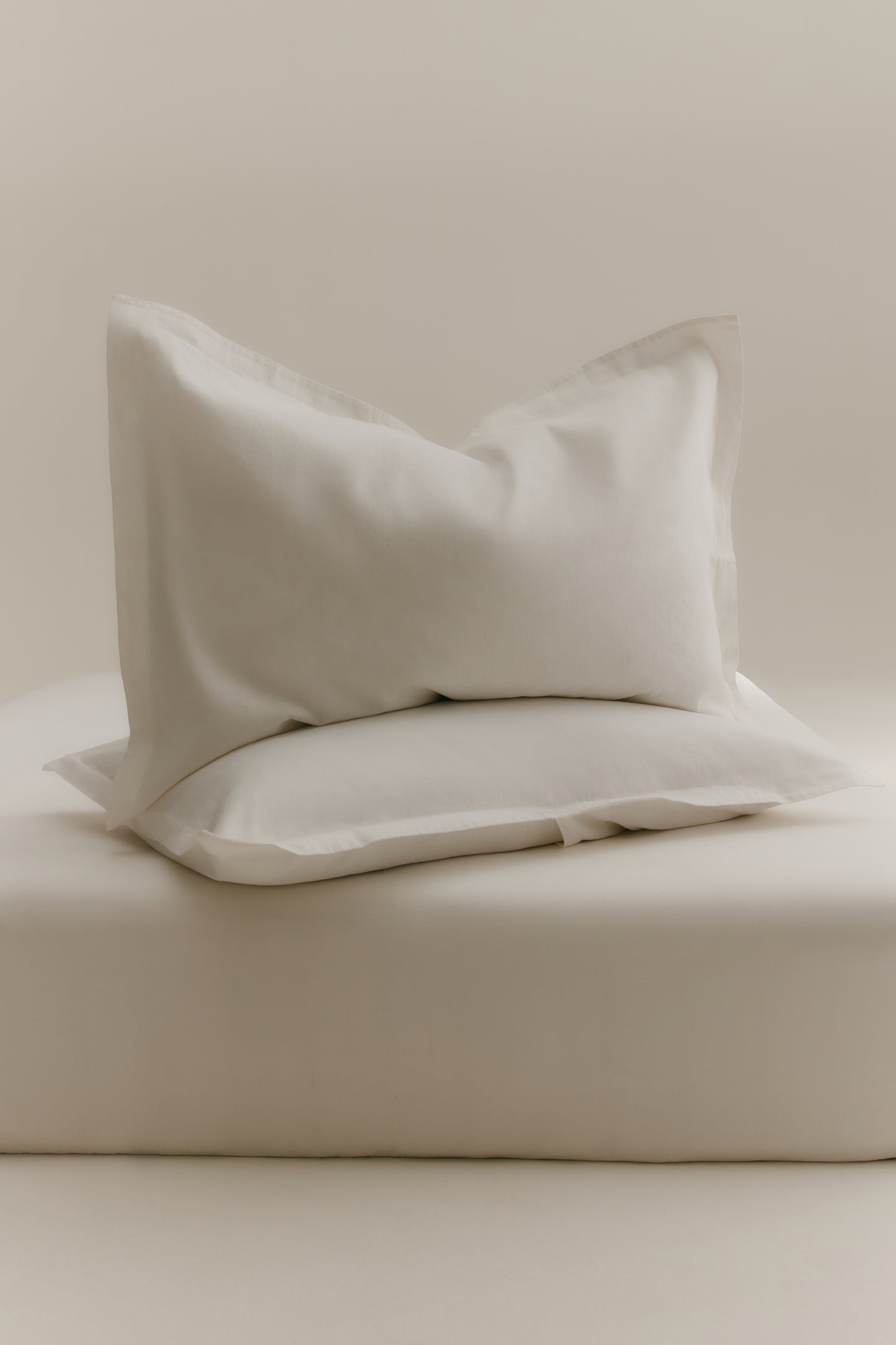 Linen Fitted Sheet and Pillow Set in White