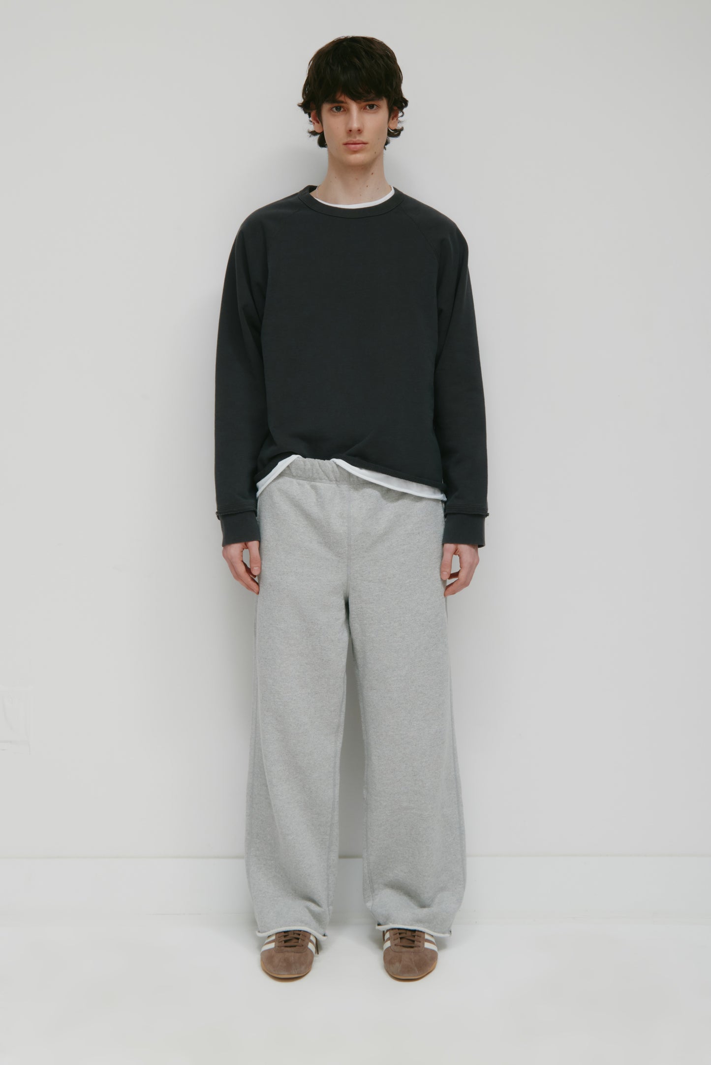 Men's Asr Cut-off Crewneck in Almost Black