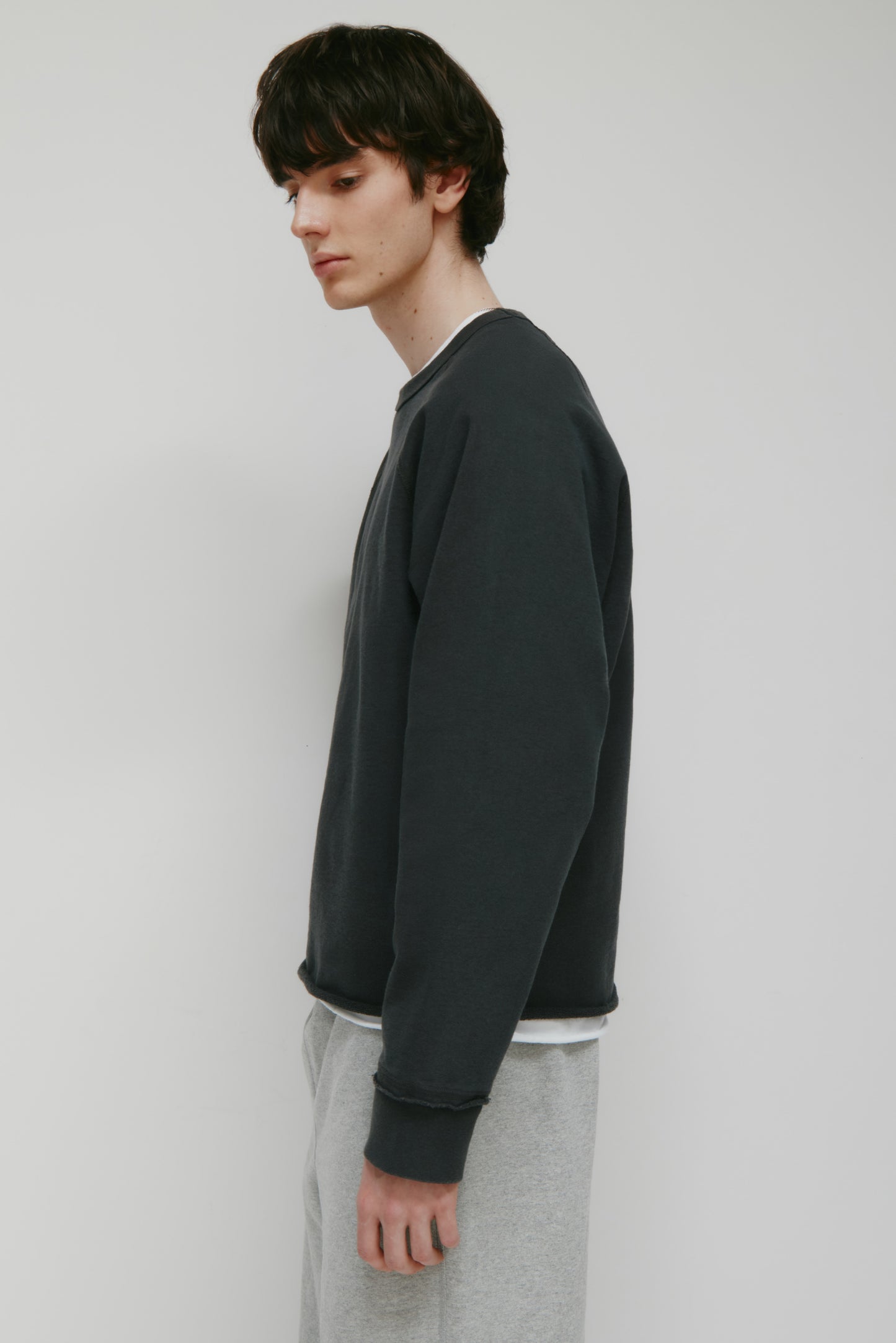 Men's Asr Cut-off Crewneck in Almost Black