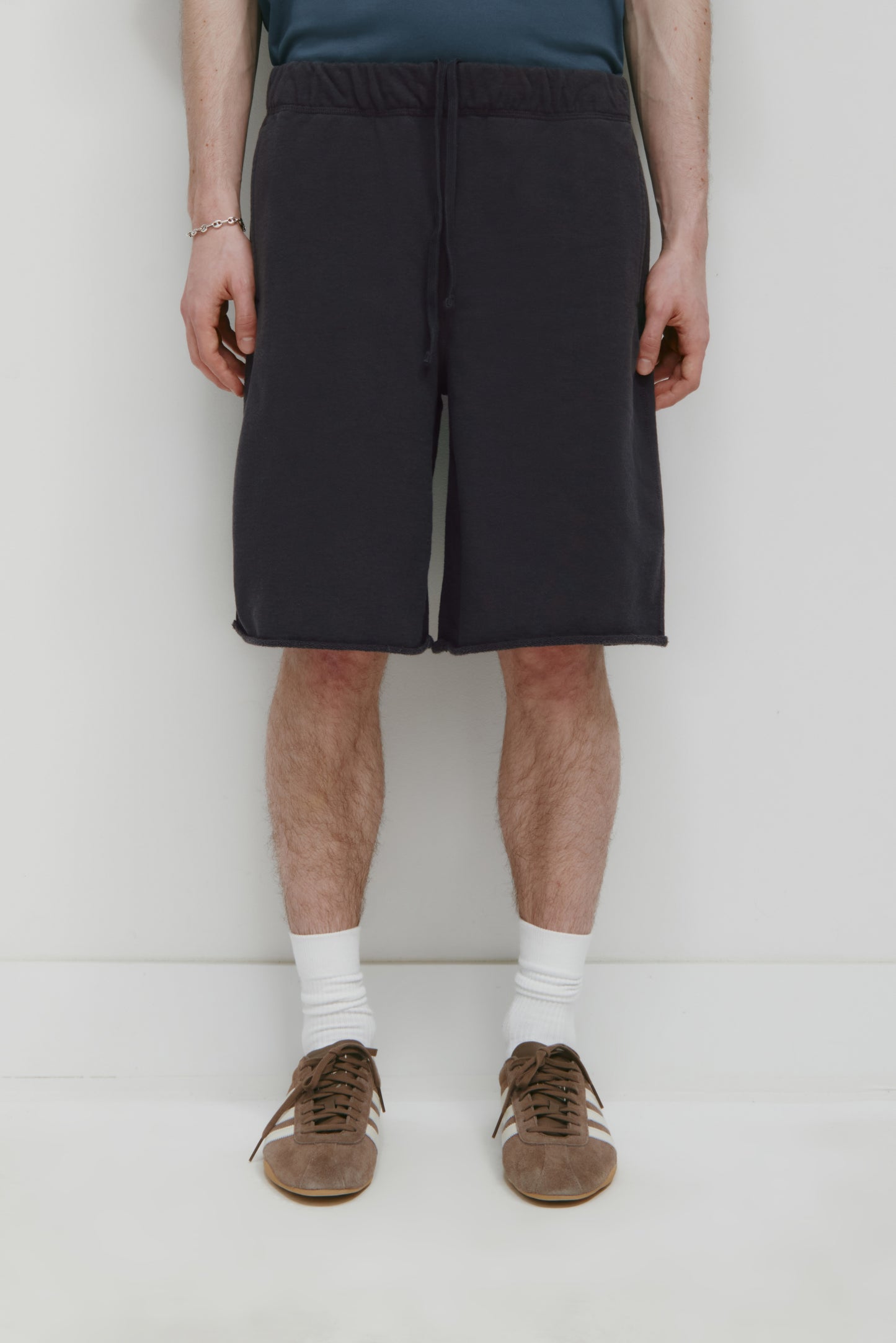 Men's Asr Cut-off Short in Almost Black