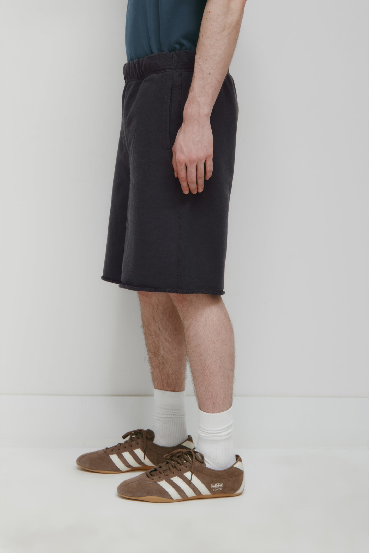 Men's Asr Cut-off Short in Almost Black