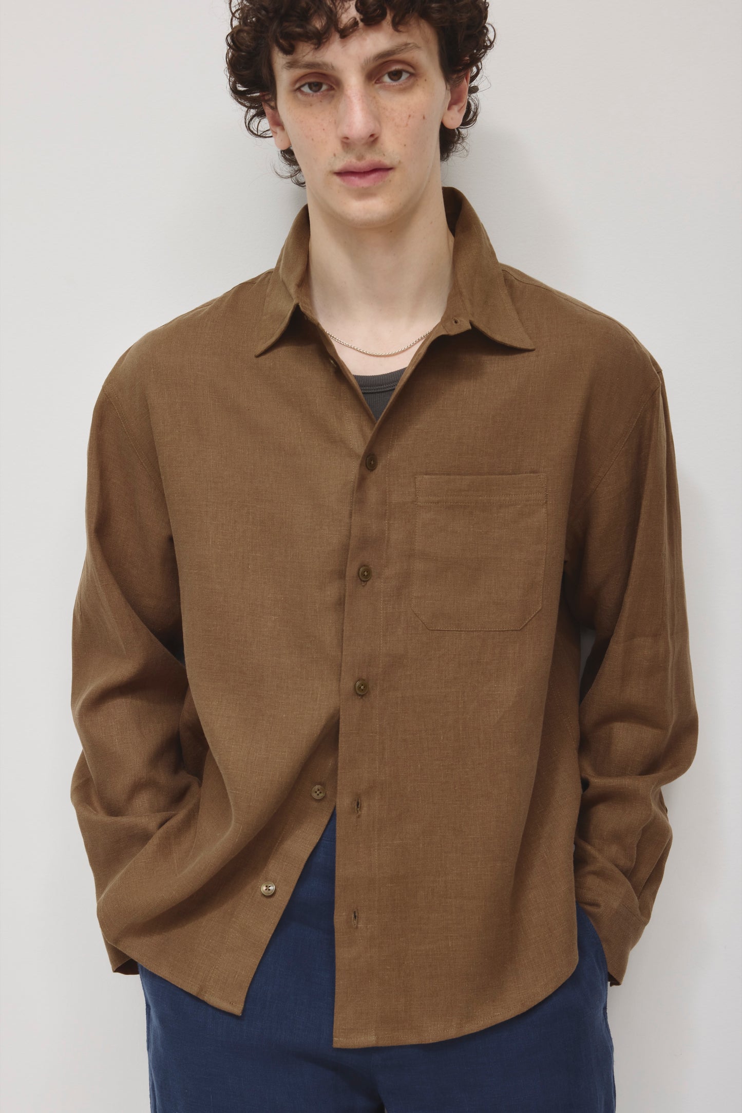 Men's Sila Linen Shirt in Teak