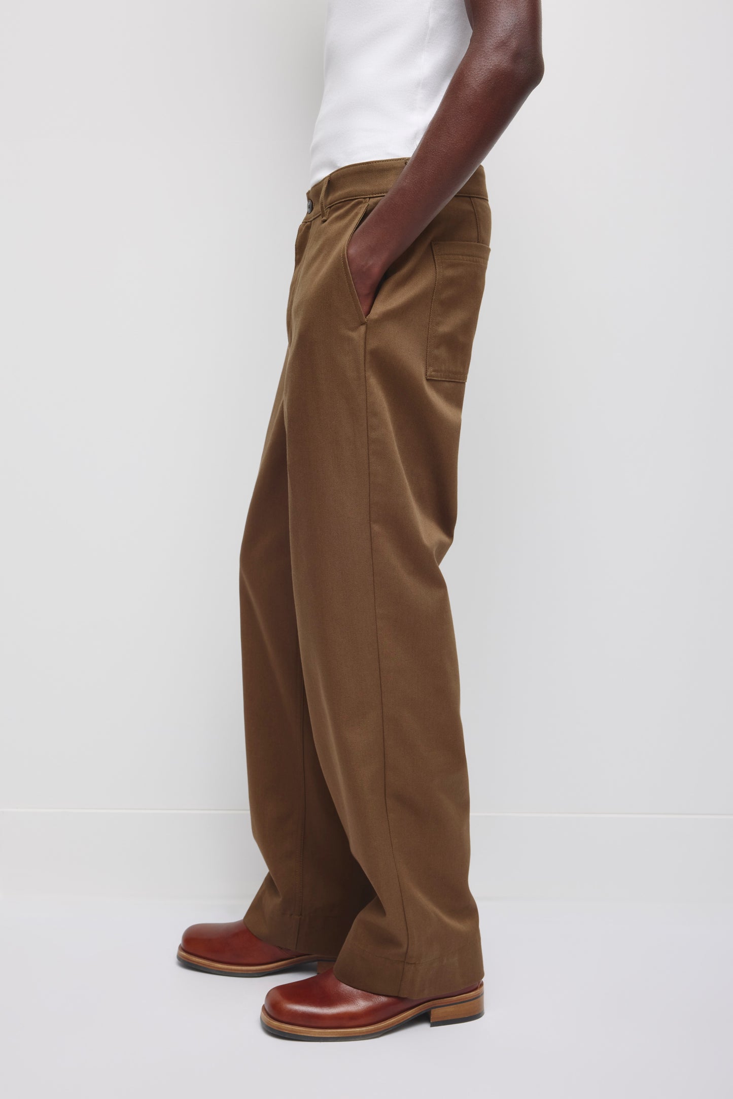Men's Slouchy Buma Trouser in Walnut