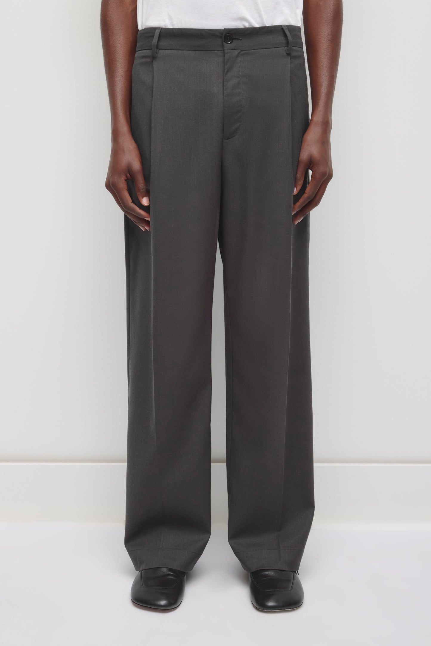 Men's Taym Trouser in Charcoal
