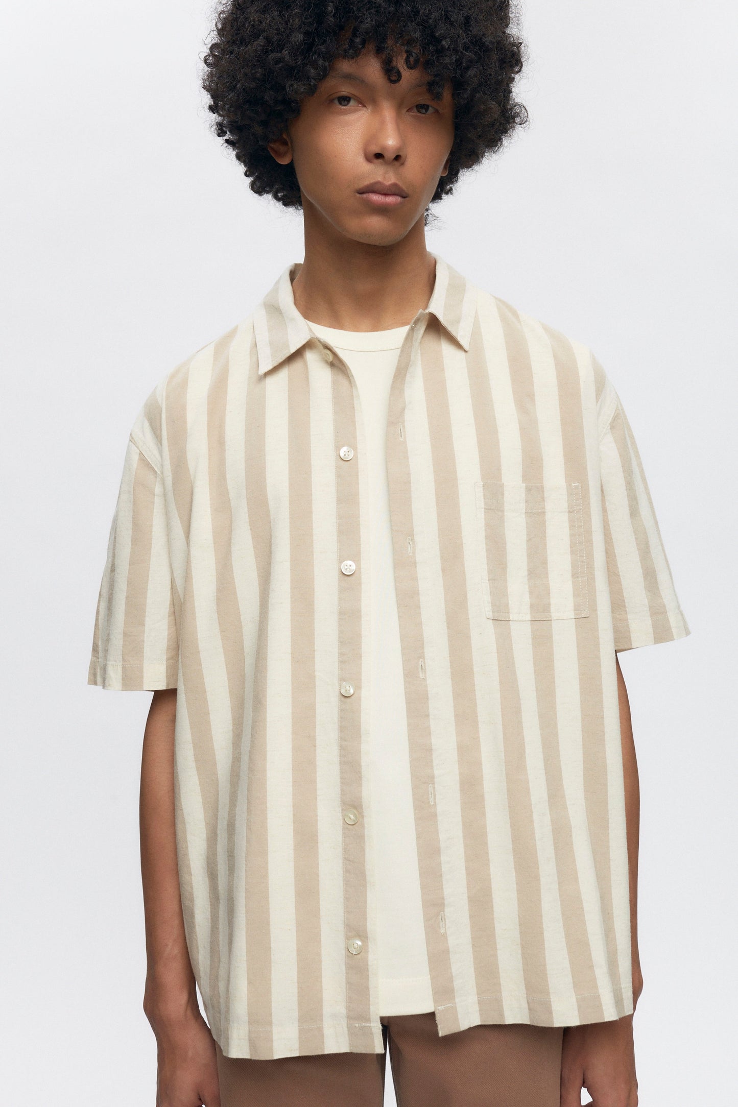 Cameron is 6ft, a regular size M, and wearing size L.