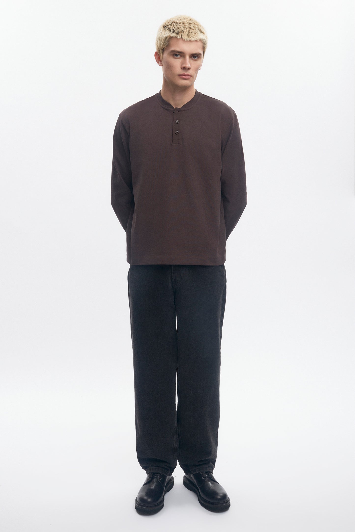 Men's Box Slub Henley in Coffee Bean