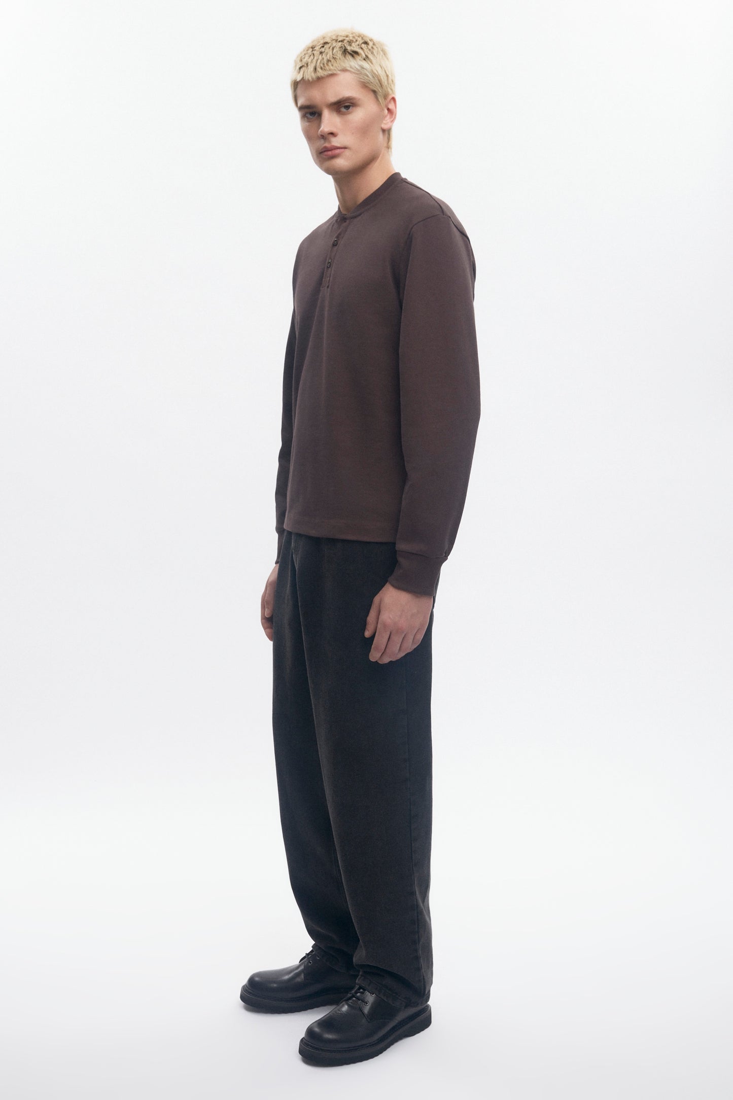 Men's Box Slub Henley in Coffee Bean