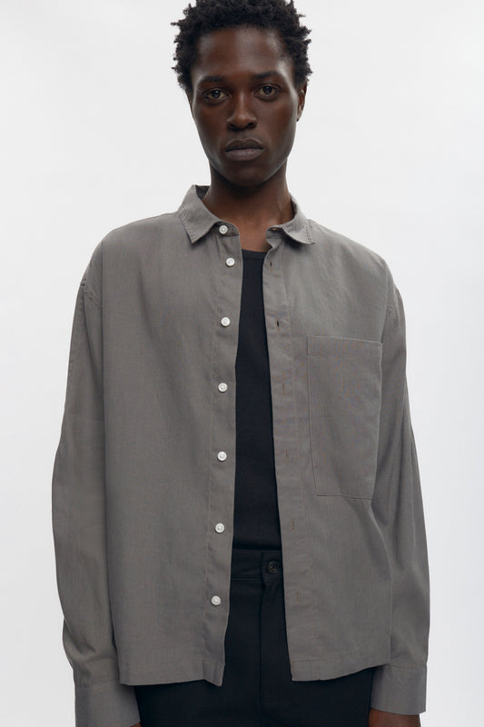 Jonathan is 6’2, a regular L and is wearing a L.