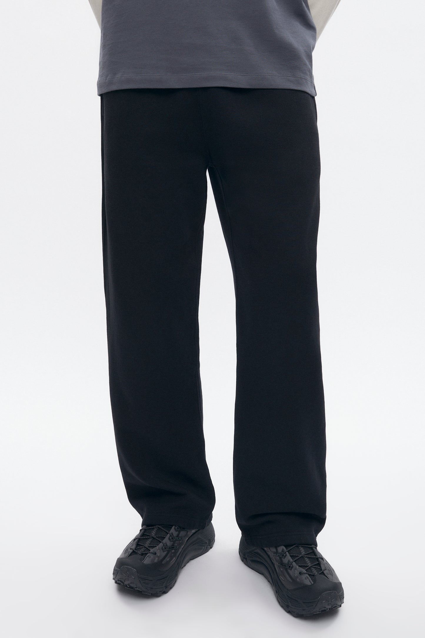 Men's Essential Straight Sweatpant in Black