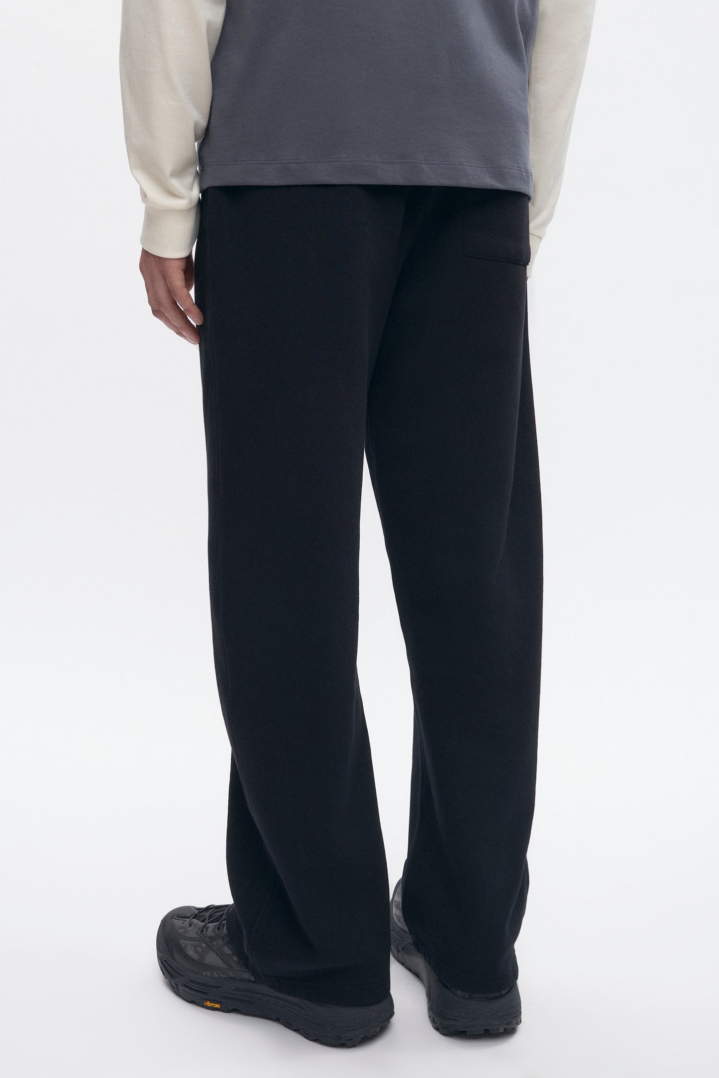 Men's Essential Straight Sweatpant in Black