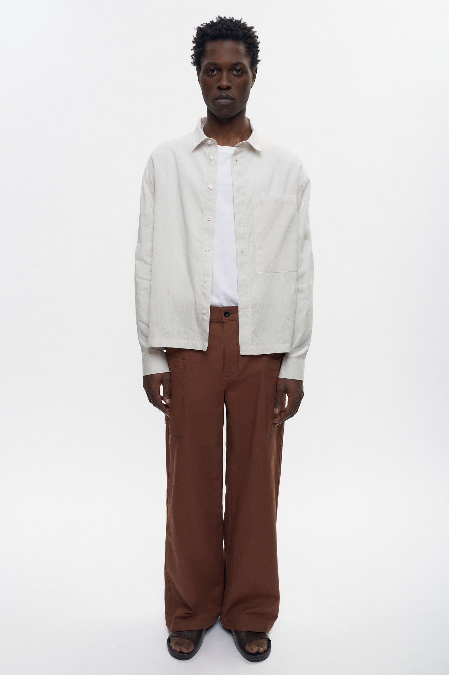 Jonathan is 6’2, is a regular 32 and is wearing a 32.