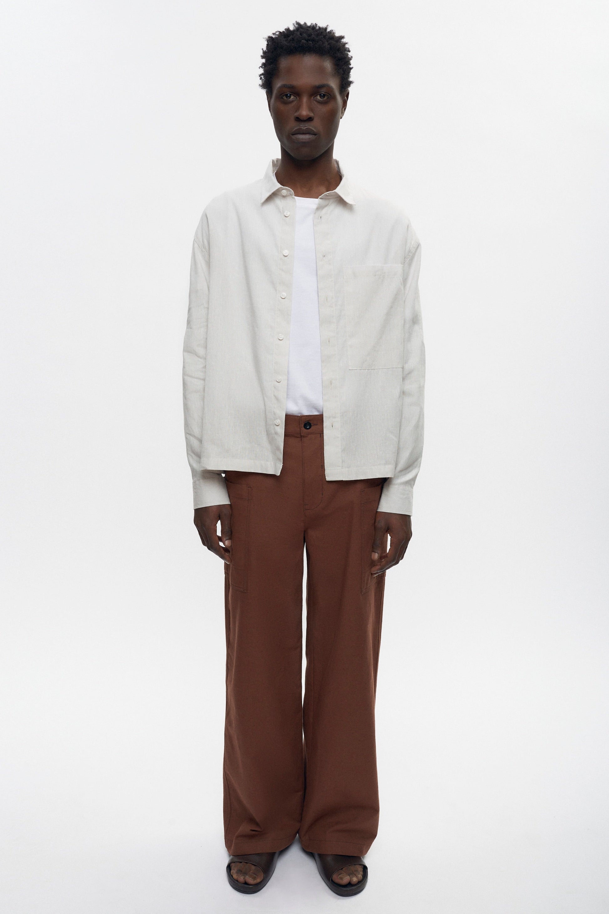 Jonathan is 6’2, is a regular 32 and is wearing a 32.