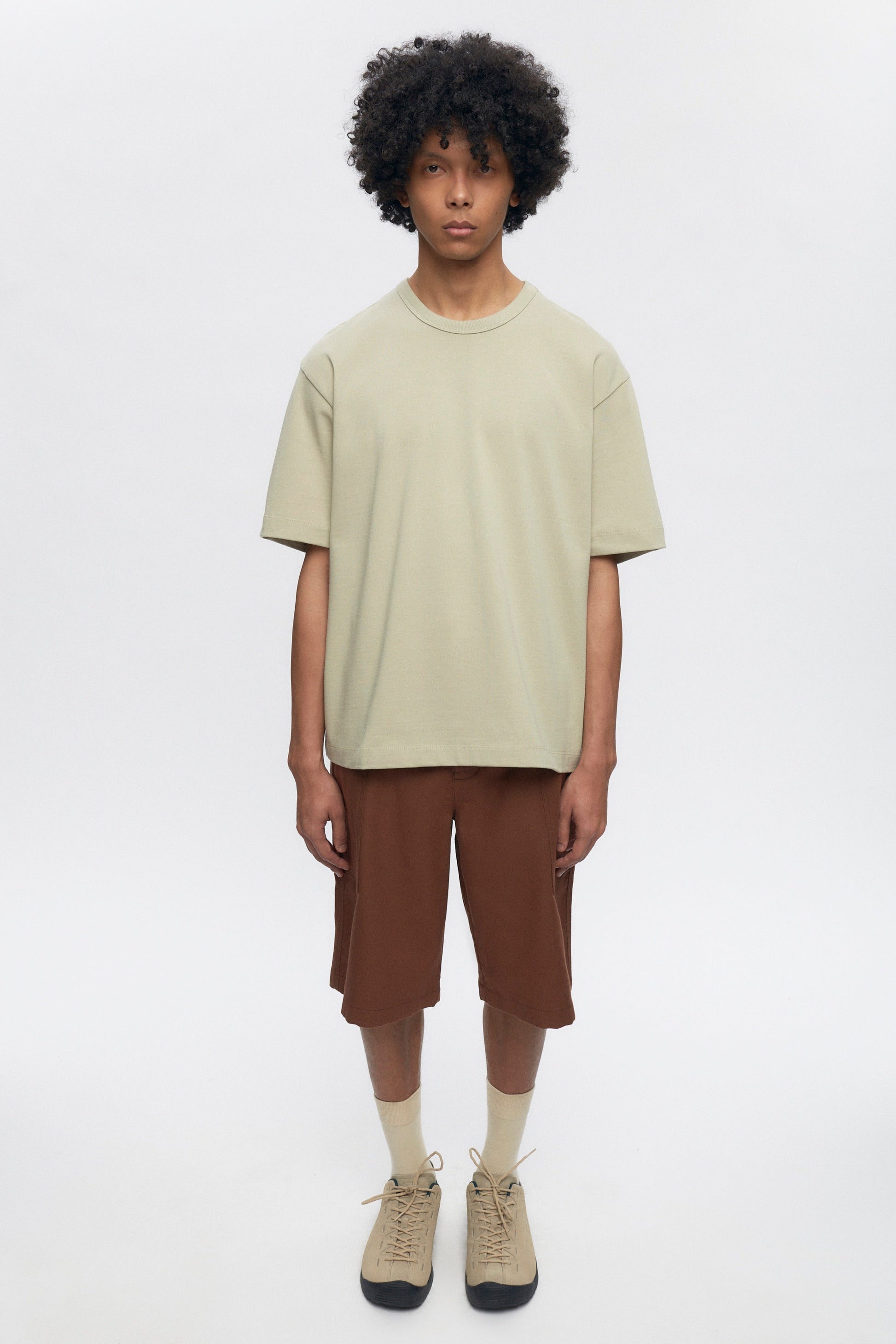 Cameron is 6ft, a regular size M, and wearing size M.