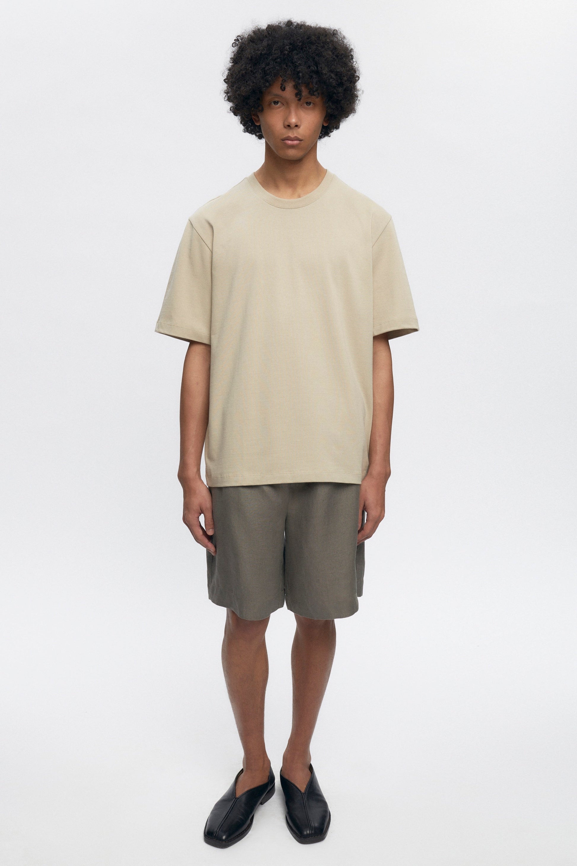 Cameron is 6ft, a regular size M, and wearing size M.