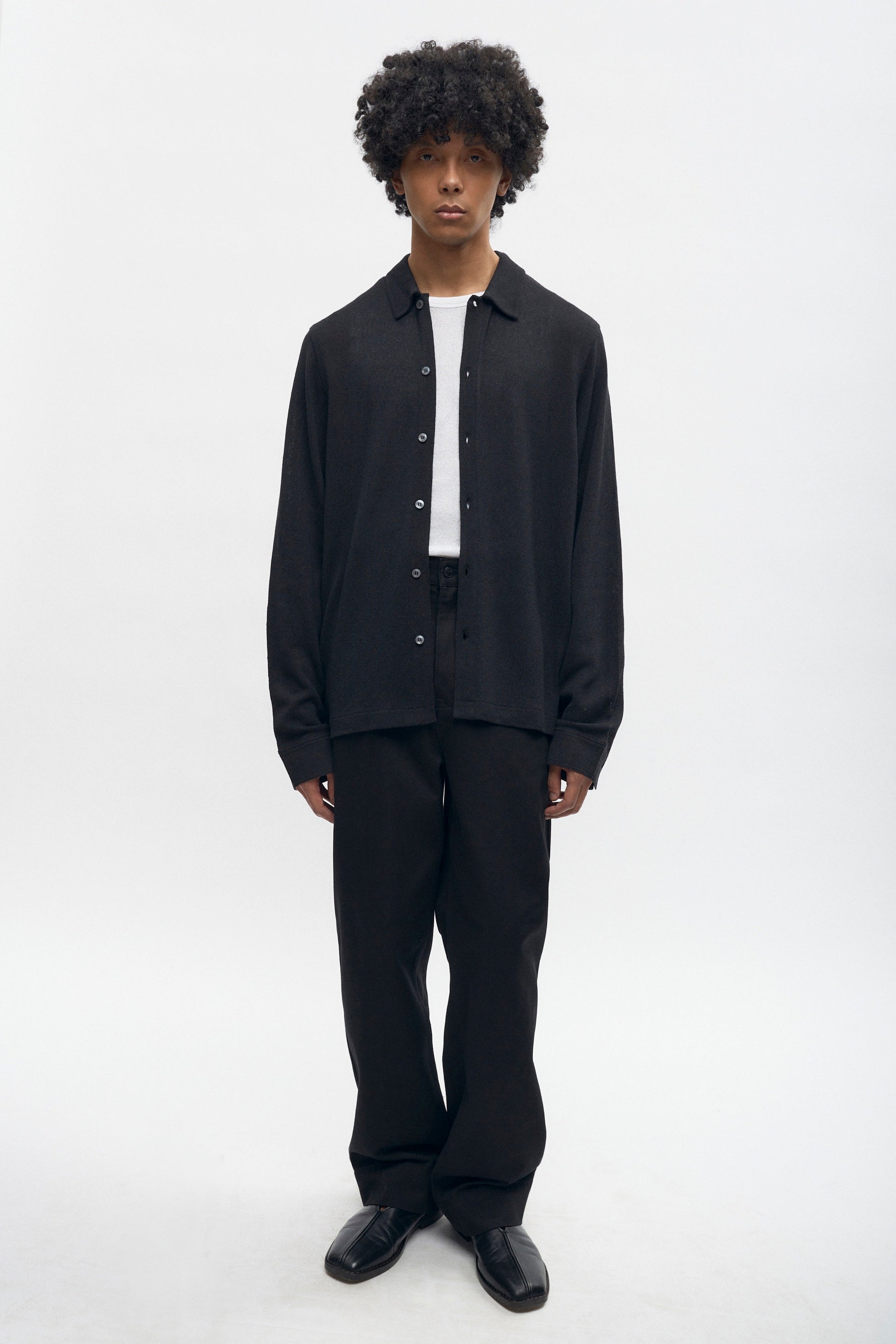 Cameron is 6 ft 0in, a regular size M, and wearing size M.