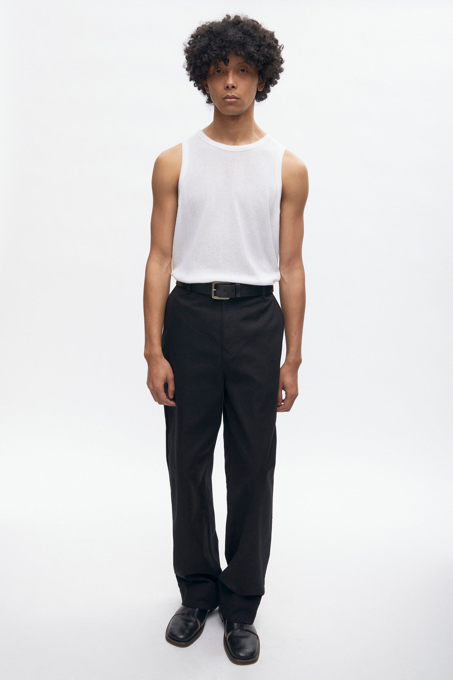Cameron is 6 ft 0in, a regular size M, and wearing size M.