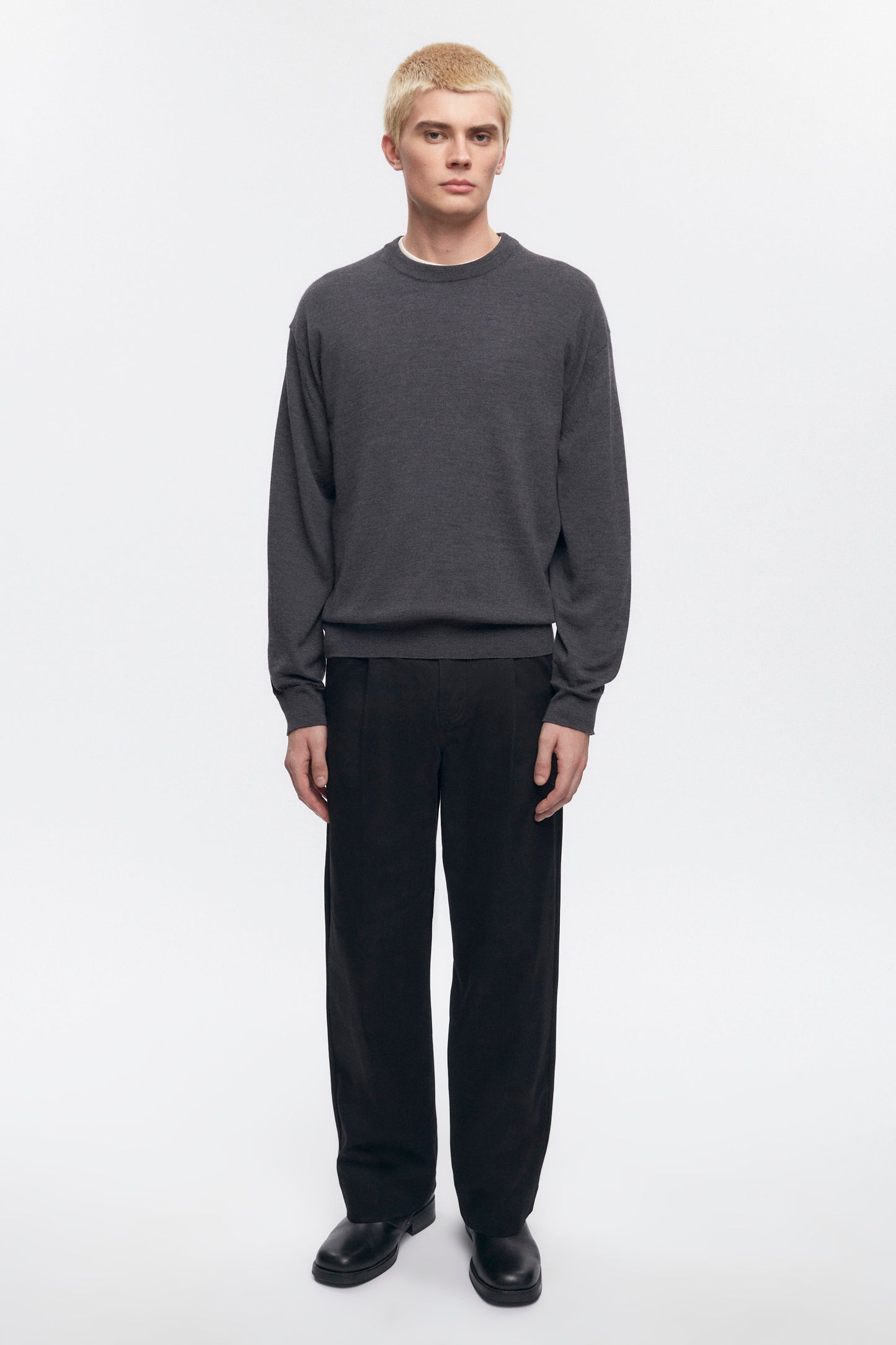 Men's Fine Merino Crewneck Sweater in Charcoal Melange