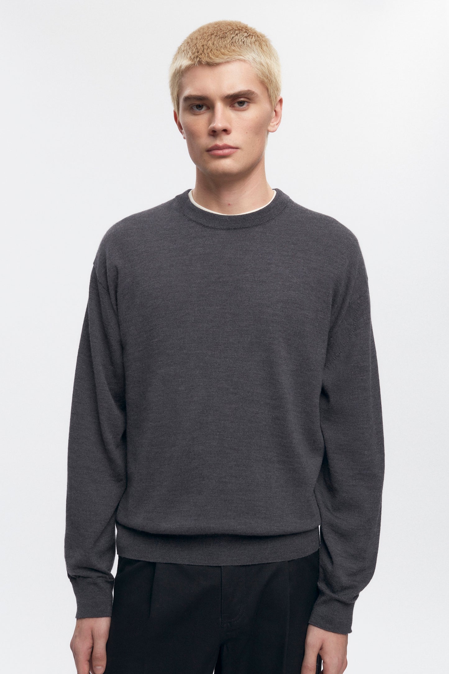 Men's Fine Merino Crewneck Sweater in Charcoal Melange